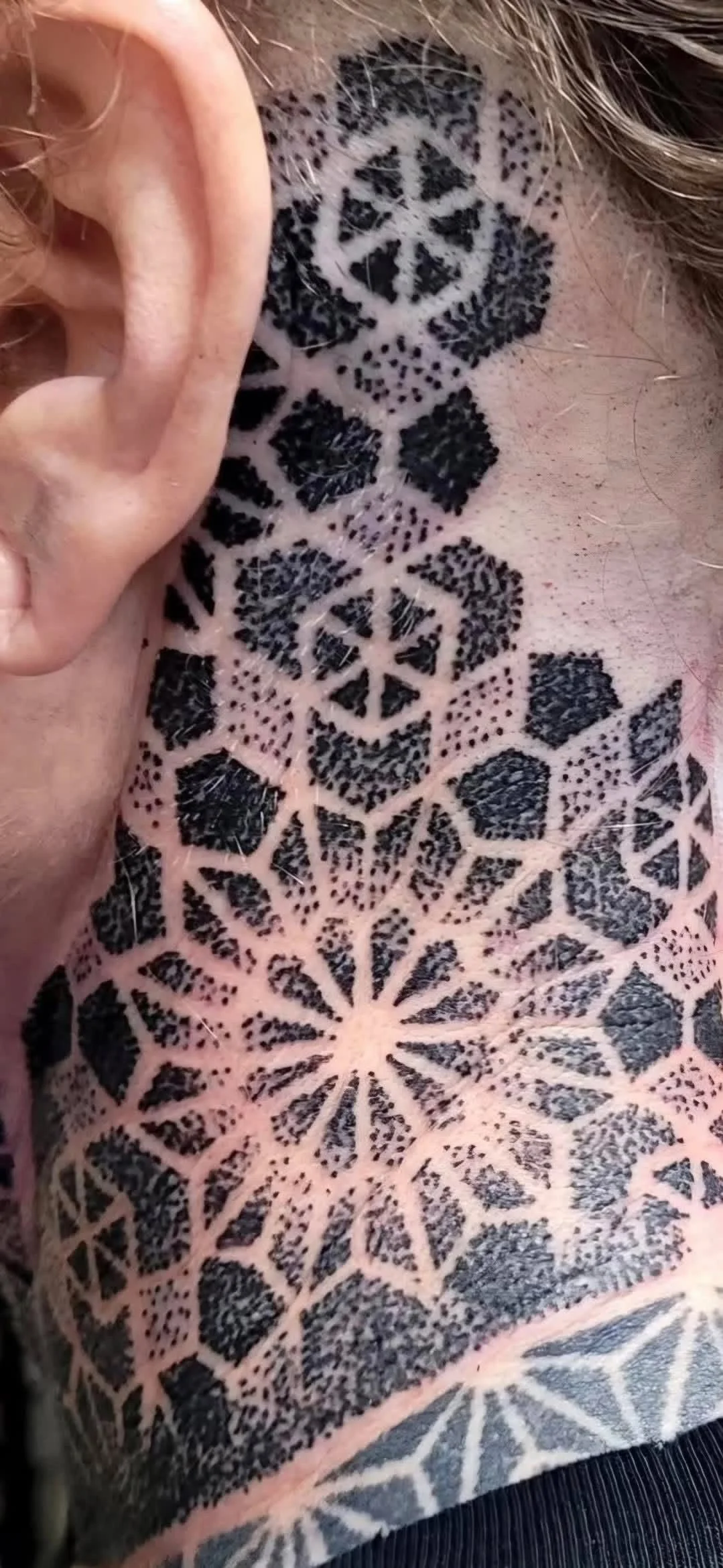Geometric on Neck