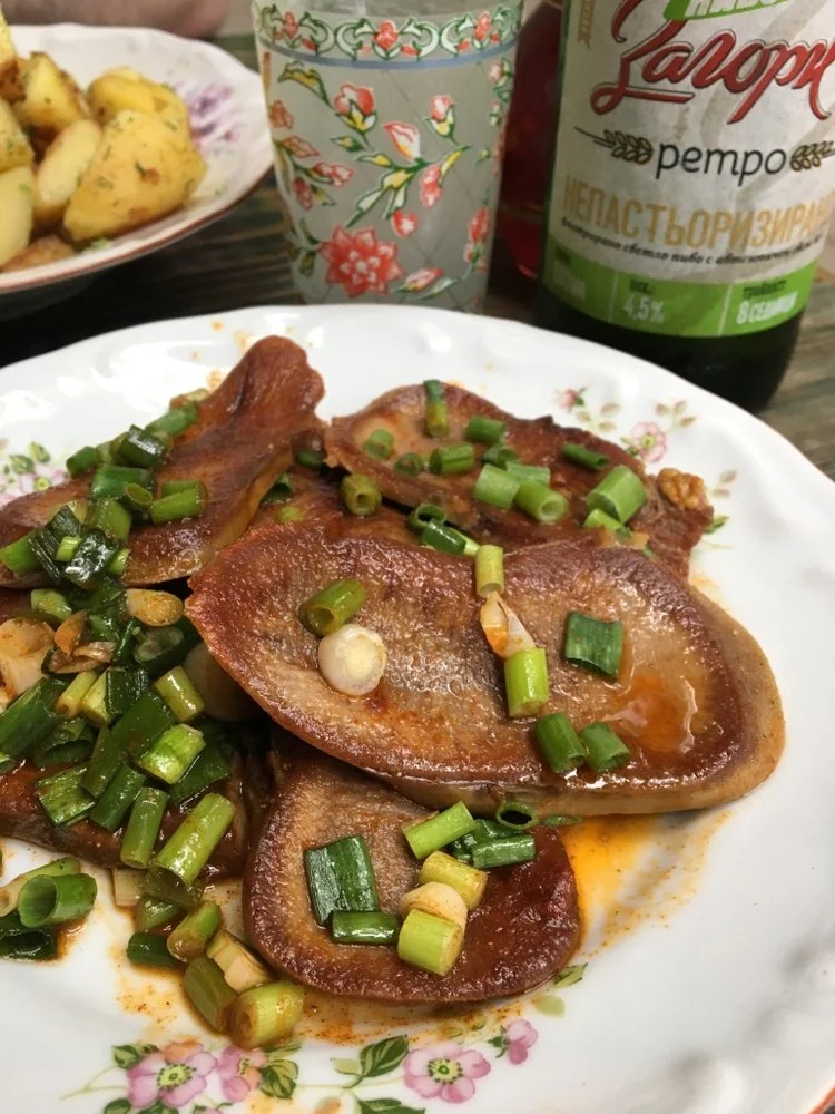 Grilled kidneys with spring onions at The Buffet