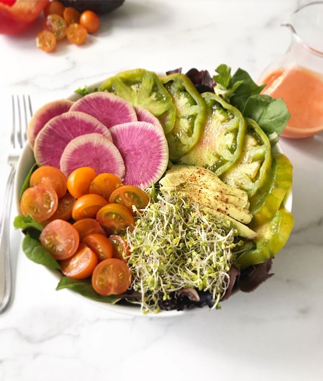 My rainbow salad for lunch today is 😋👍🏻
Decided to make a big bowl of greens for lunch to keep my goal of eating more greens during the month of October. 🥬

It&rsquo;s hard to see but I have about 6 cups of mixed greens hidden under the green hei