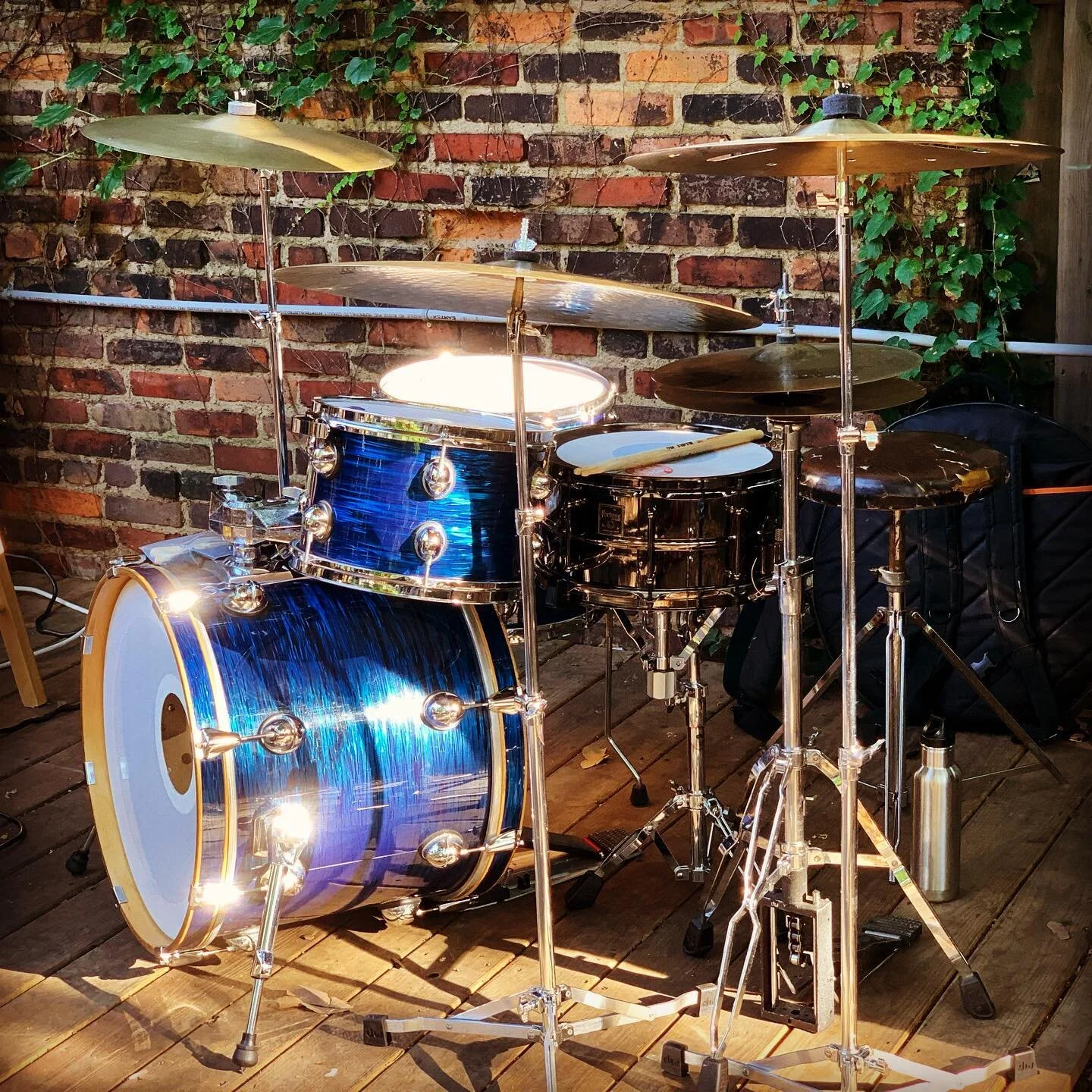 Played a couple sets at @forestcitybrewcle last night after the longest gig hiatus I&rsquo;ve been on since I was 13 years old. We also live streamed, so check out @thorplatter&rsquo;s FB to relive the glory! Dig the circa 1971 Rogers throne (still c