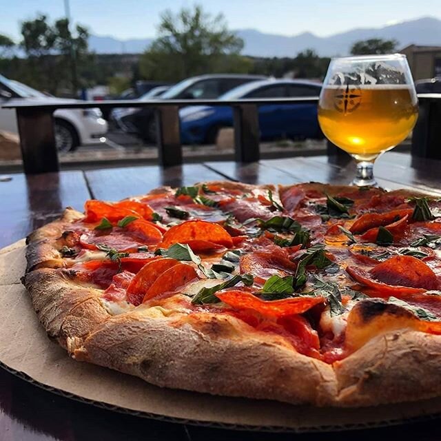Come join us at @lostfriendbrewingco tonight from 4-7pm folks! We got your #Woodfiredpizza and #craftbeer cravings covered at one of the best #localbreweries here in the #Coloradosprings area! Menu at wittypork.com, call ahead ordering 719 426-1090.
