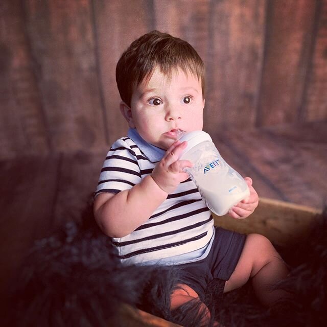 Just taking a quick bottle break. These professional model photo shoots really work up an appetite! #professionalbabymodel #bluesteel #10monthold #babyboy #bottletime #wokeupthiscute