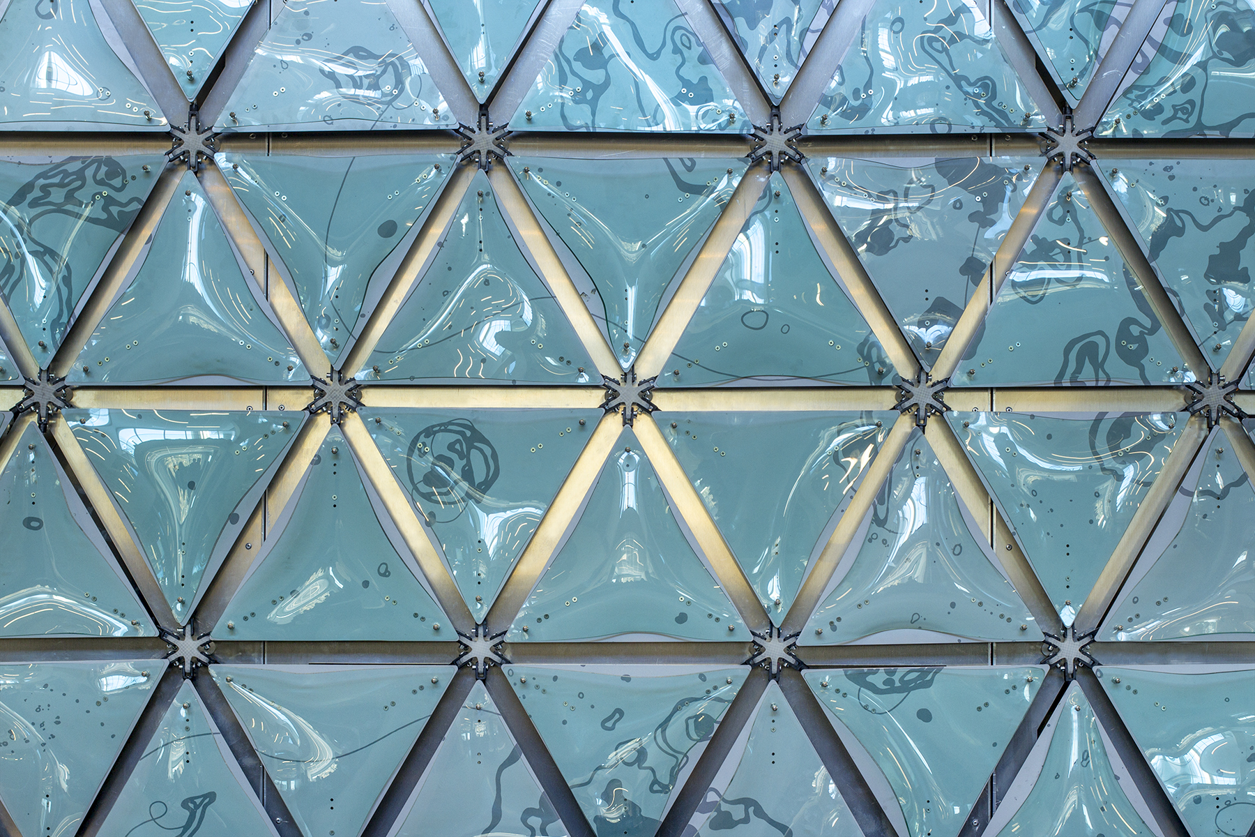 019-SurfaceTension(Detail)-SarahHodgson-2018.jpg