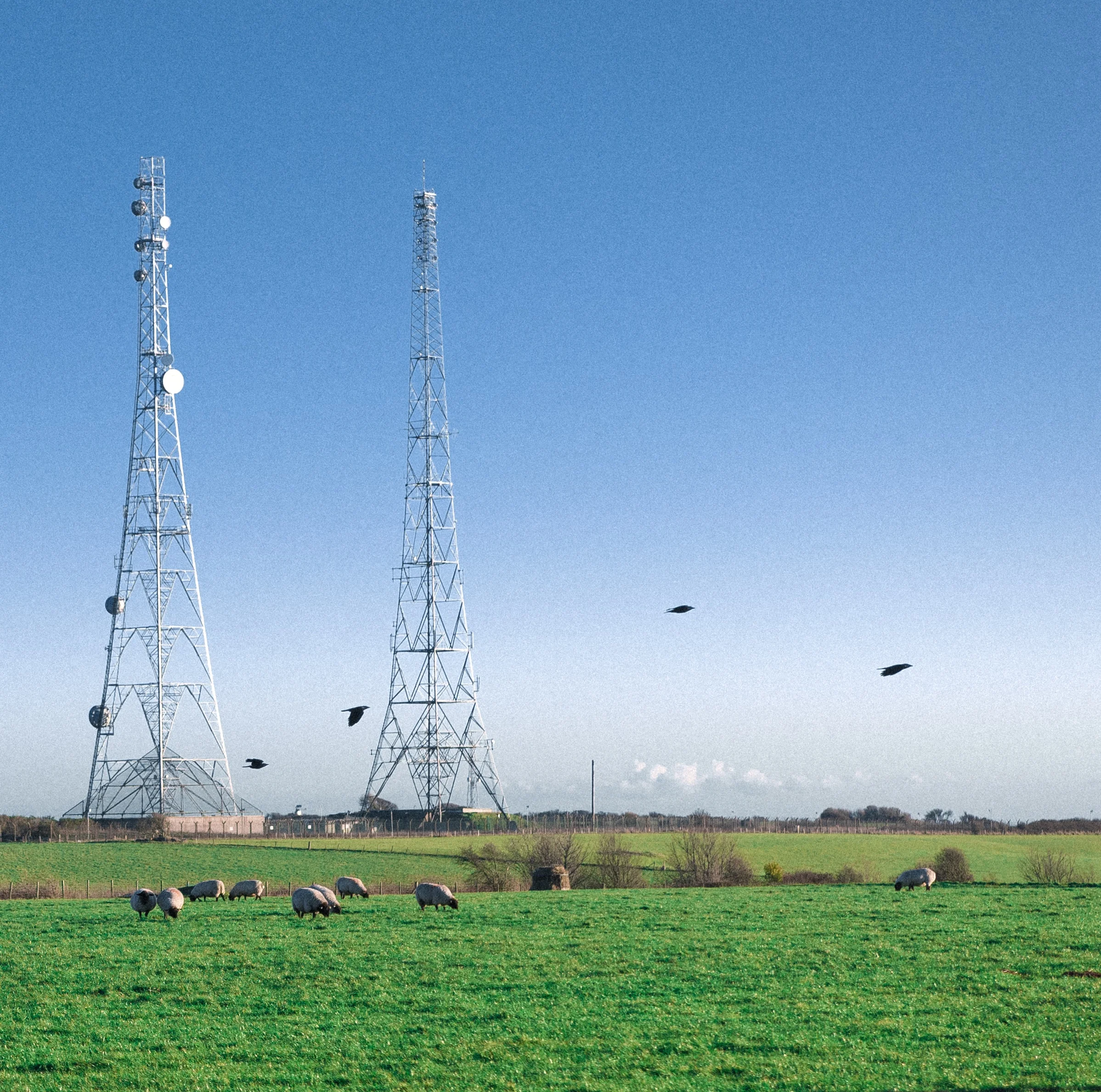 antenna-countryside-energy-971413.jpg