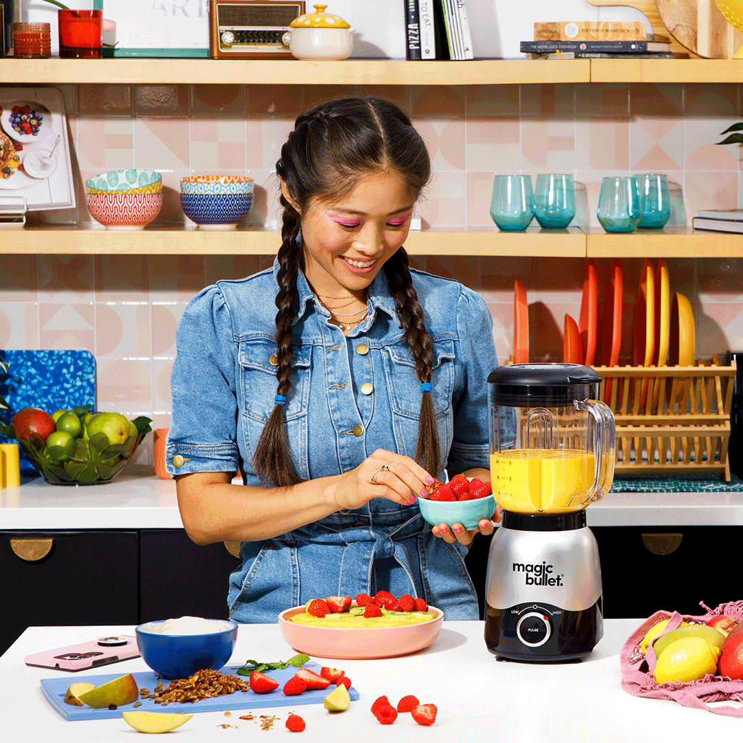 MB_Blender_Lifestyle_Unit-In-Kitchen-Smootie-Bowl_GIF_1080x1080.gif