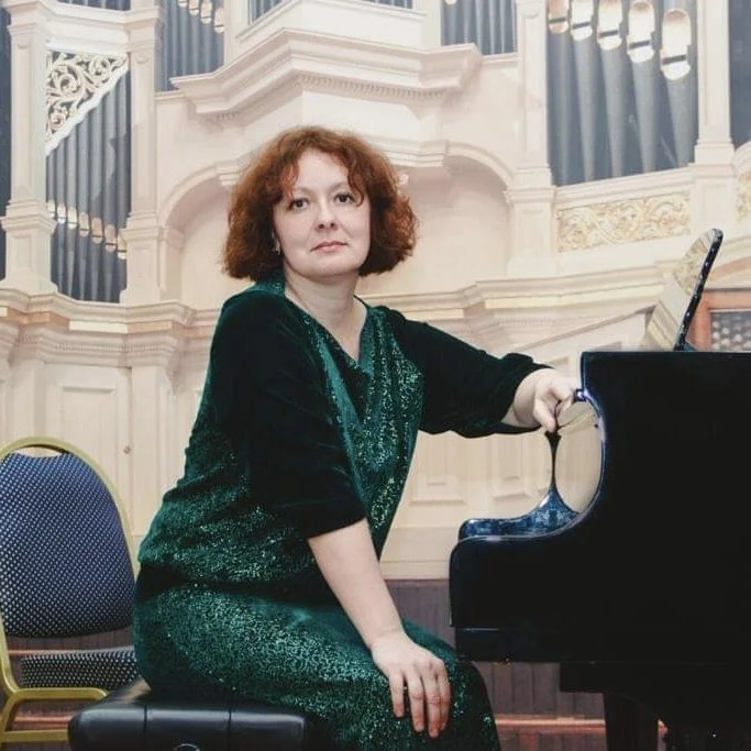 Vera: Piano Teacher in AL2, London