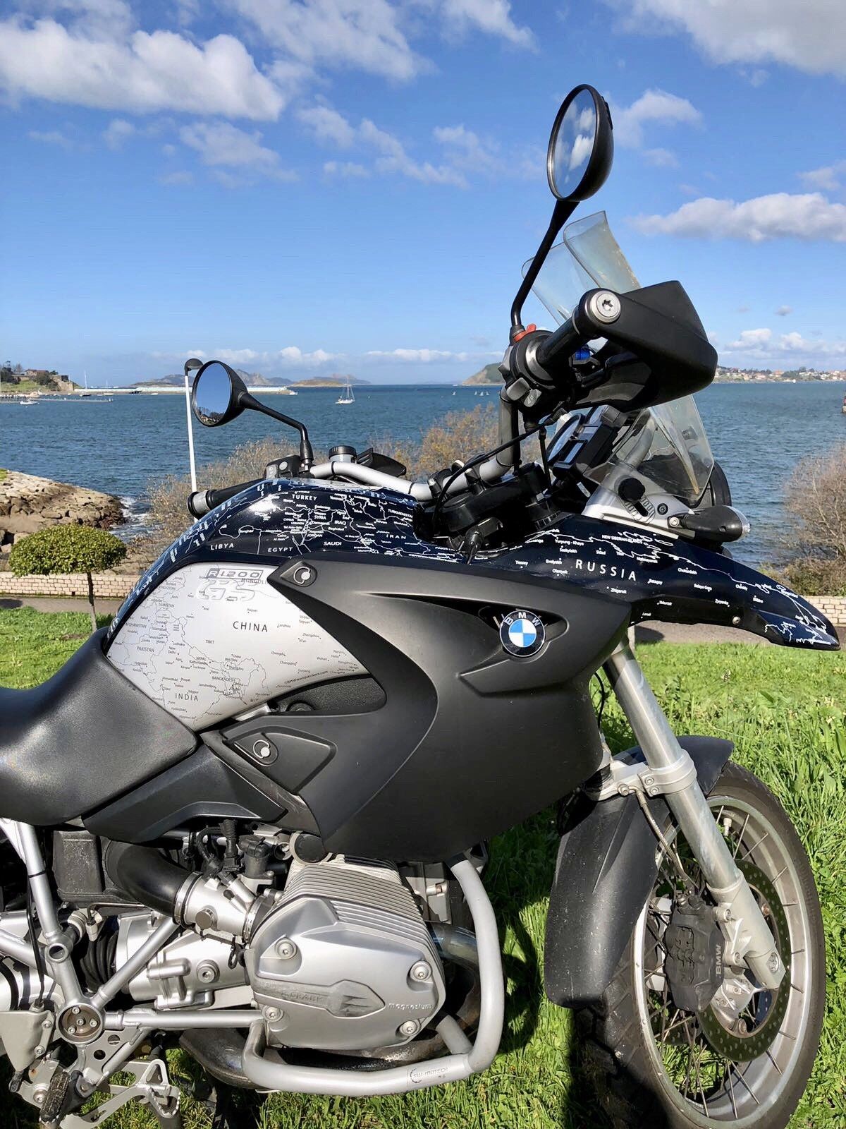 BMW R1200GS 2004 to 2007 BMW World Stickers and Decals Landscape Picture Full Right Side View White Map Transparent Decals On Black Bike Side Panels In Black