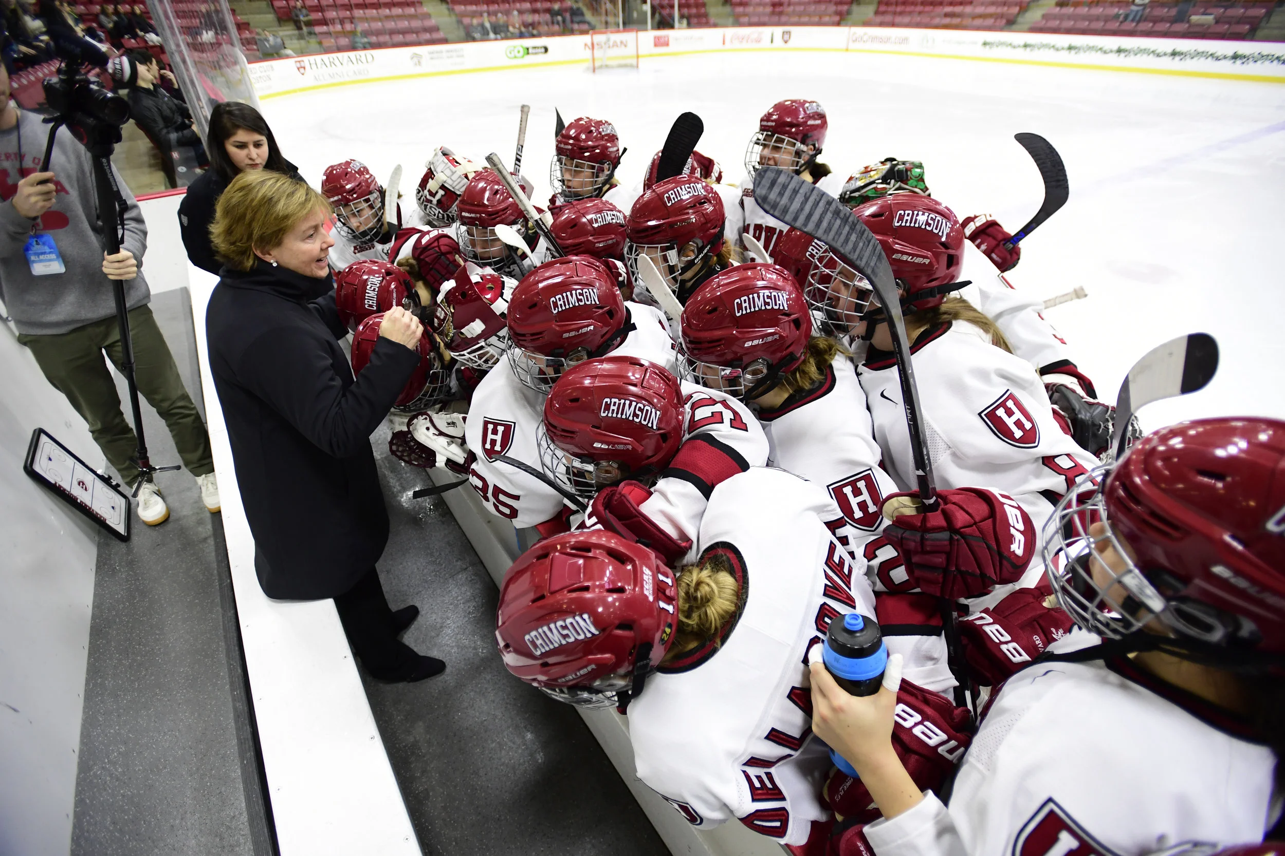 IHW_1819_BeanpotSemi_Team_014.jpg