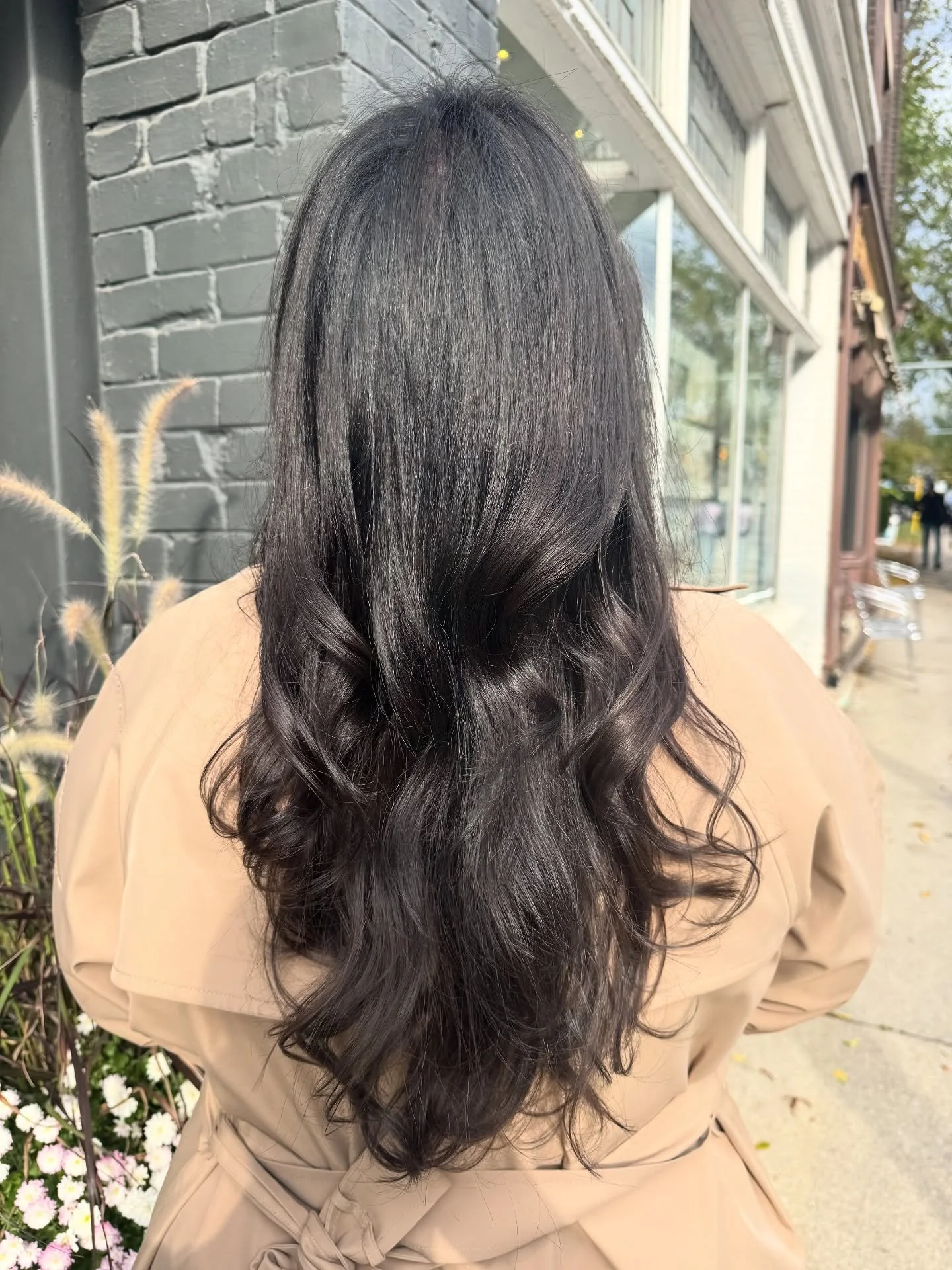 Color so rich for this season, we’re truly loving these sunny fall days… come by and say hey, walk ins welcome🤎✨
.
Hair by Ben✨
.
Book today using the link in our bio or call us at (647) 740 1309 
.
For more inquires email us at info@ju