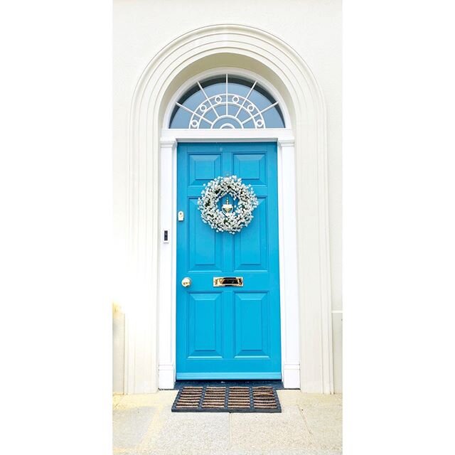 &ldquo;Every wall is a door&rdquo;
- Ralph Waldo Emerson
⭐️
I saw this beautiful door on my run yesterday. I won&rsquo;t lie I&rsquo;ve hated lockdown and not being able to do all the different hobbies which usually relieve my stress has. For the fir