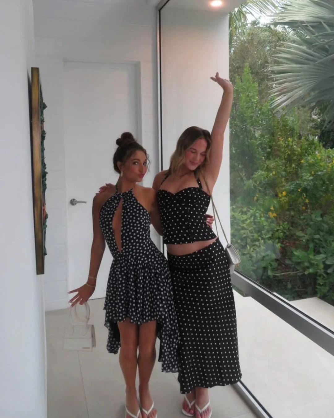 This is what Friday night with a fresh spray tan feels like. ✨

📸: the gorgeous @ella.r.spicer

 #fortworthspraytan #fortworthtx #fortworthtexas #fortworthsunlesstanning #sunlesstanningsalon