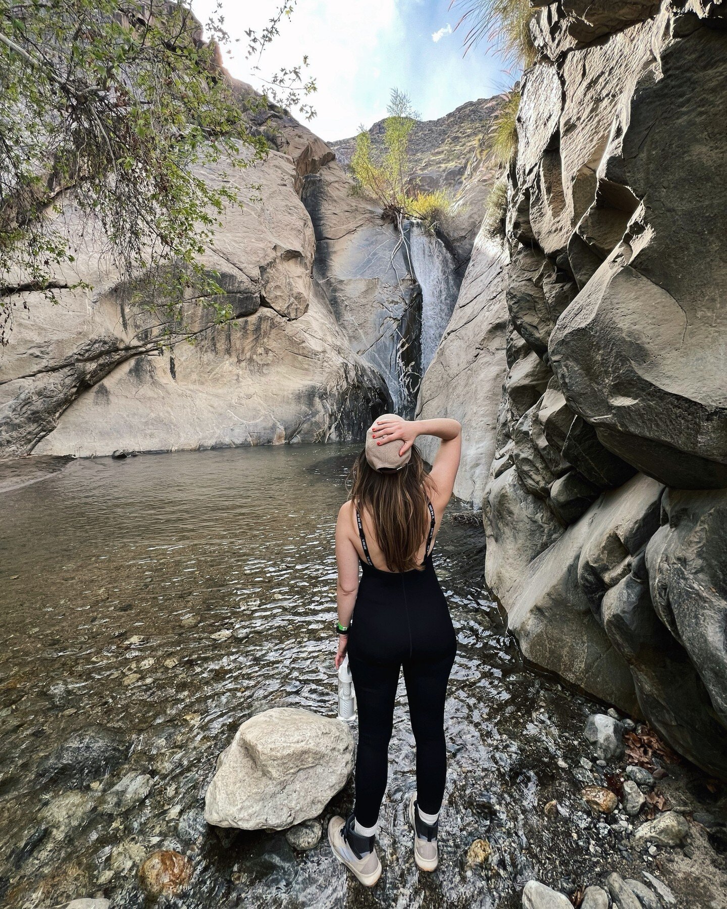 We are into desert vibes &mdash; the colors, bright sun, smells, everything.

📍Palm Springs, CA
📍Tahquitz Canyon

This hike was one that he hadn&rsquo;t done in previous trips to Palm Springs. It&rsquo;s got a nice little waterfall at the top. I ki