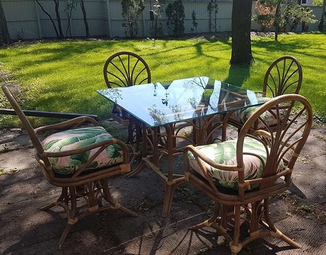 A client sent photos of the new outdoor cushions we built for her patio chairs. This soft pink and green floral is a @tommybahamahome print, and looks perfectly bright and fresh in her yard. 
#patiocushions #floralprintfabric #staycation #sewingshop