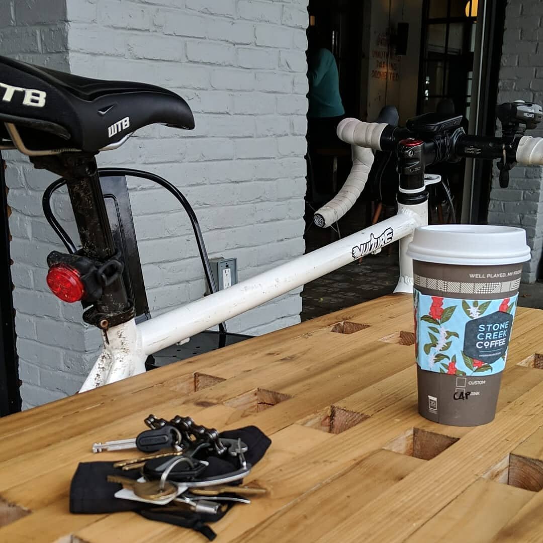 Coffee Breaks are better with your bike ☕🚲