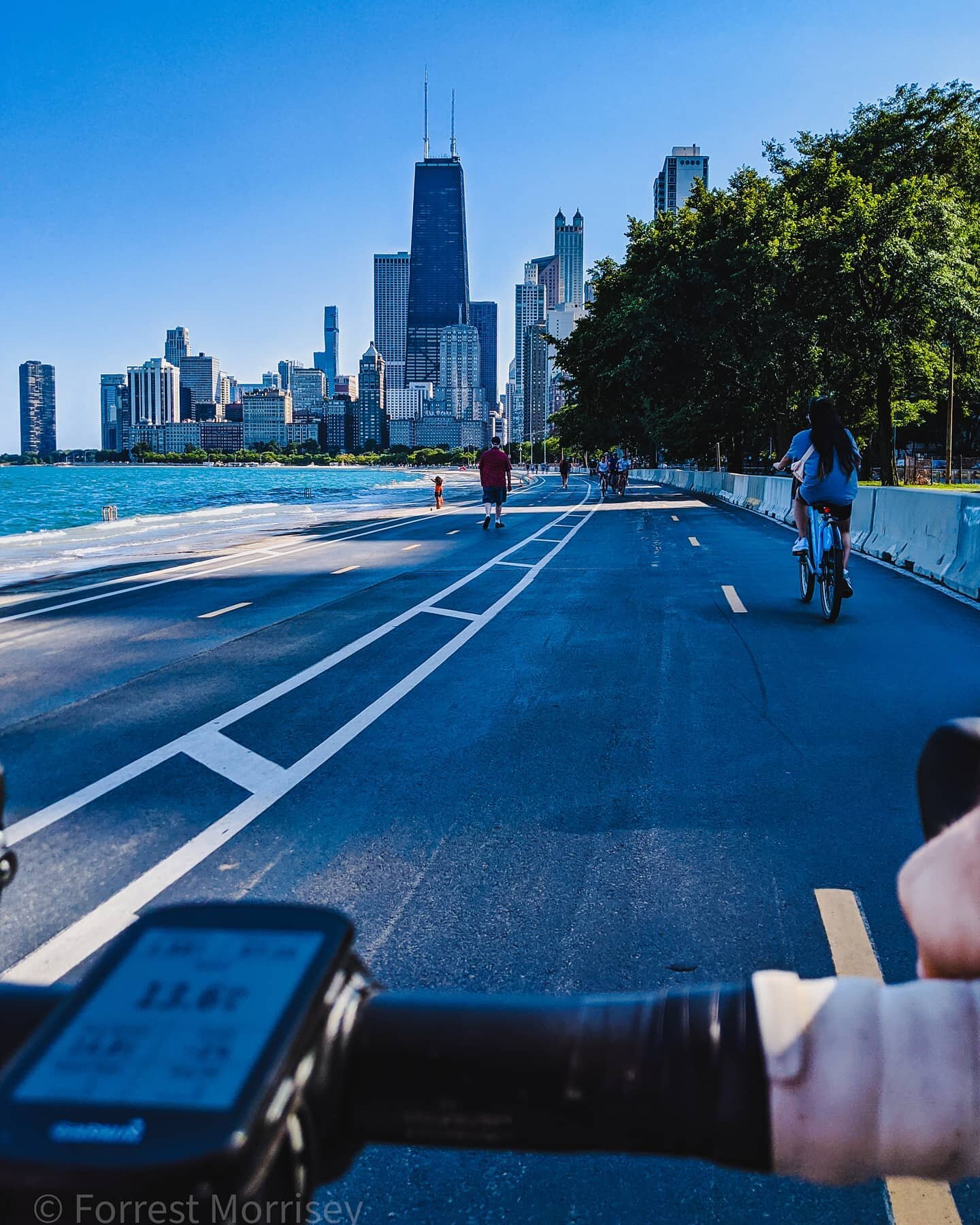 Snaking along Lake Michigan and dropping a pathlete on a Pinarello with my $200 Fixie is a fuckin rush.
