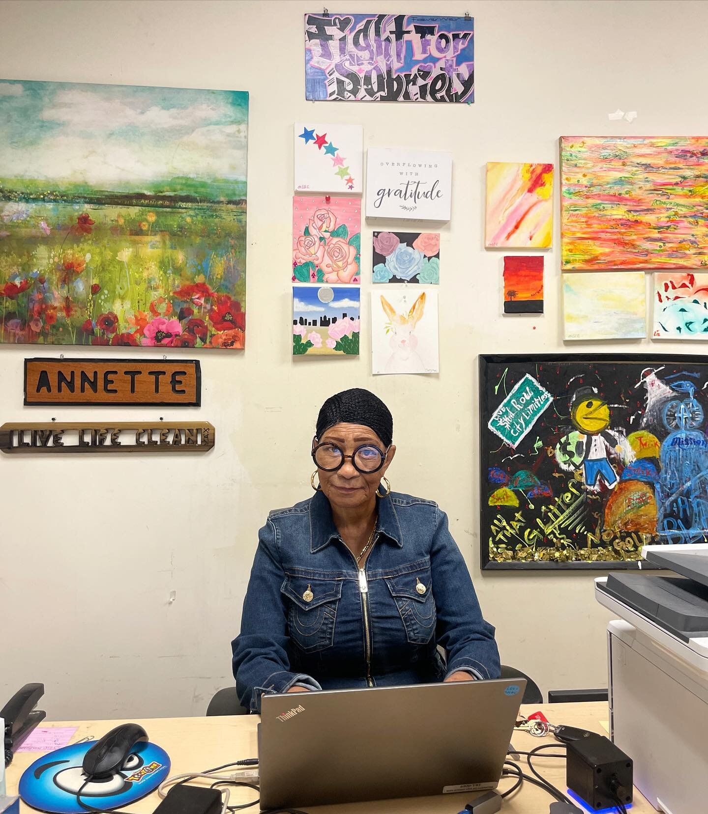 Meet Annette Coleman. She's an incredible human being, and passionate advocate for the vulnerable population of homeless individuals in Los Angeles. 

As a coordinator for @didi_hirsch's Project 50, she empathetically provides substance abuse counsel