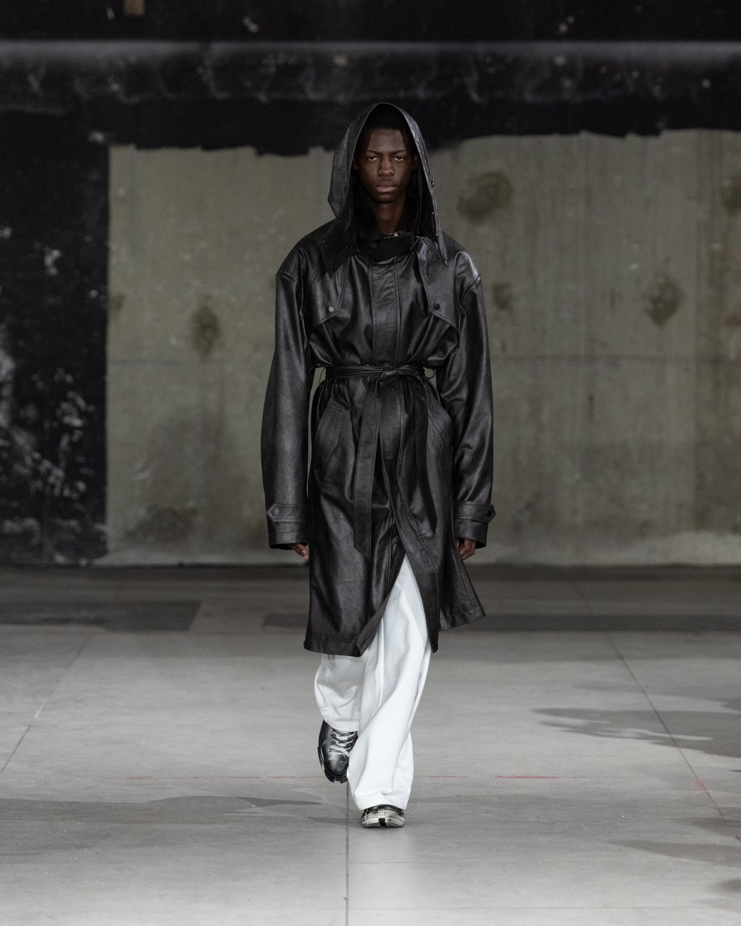 Feng-Chen-Wang-FW24-Runway-Look-JPG_4.5_LR-06.jpg