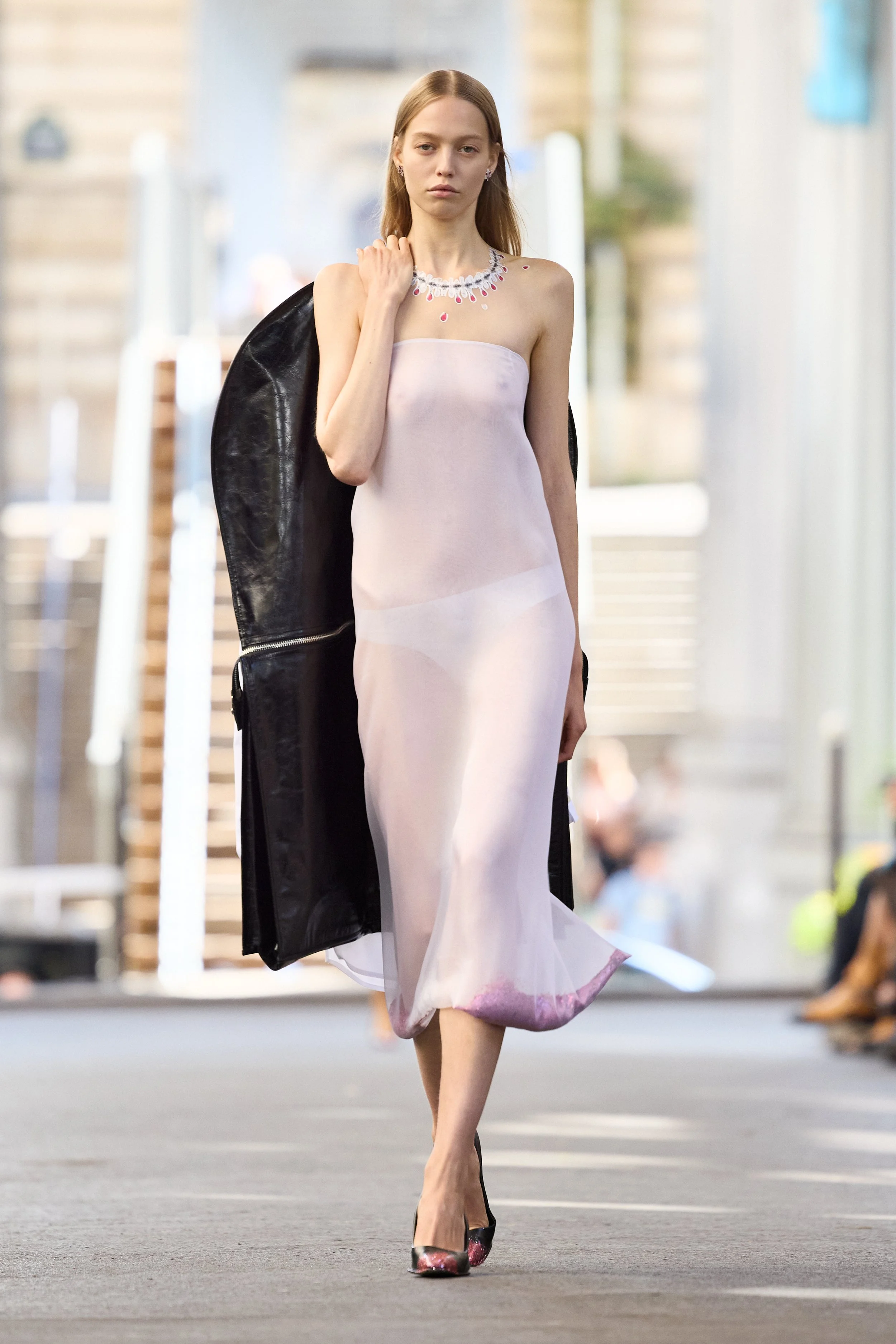 Julie Kegels_ss26_runway_press_look05.jpg