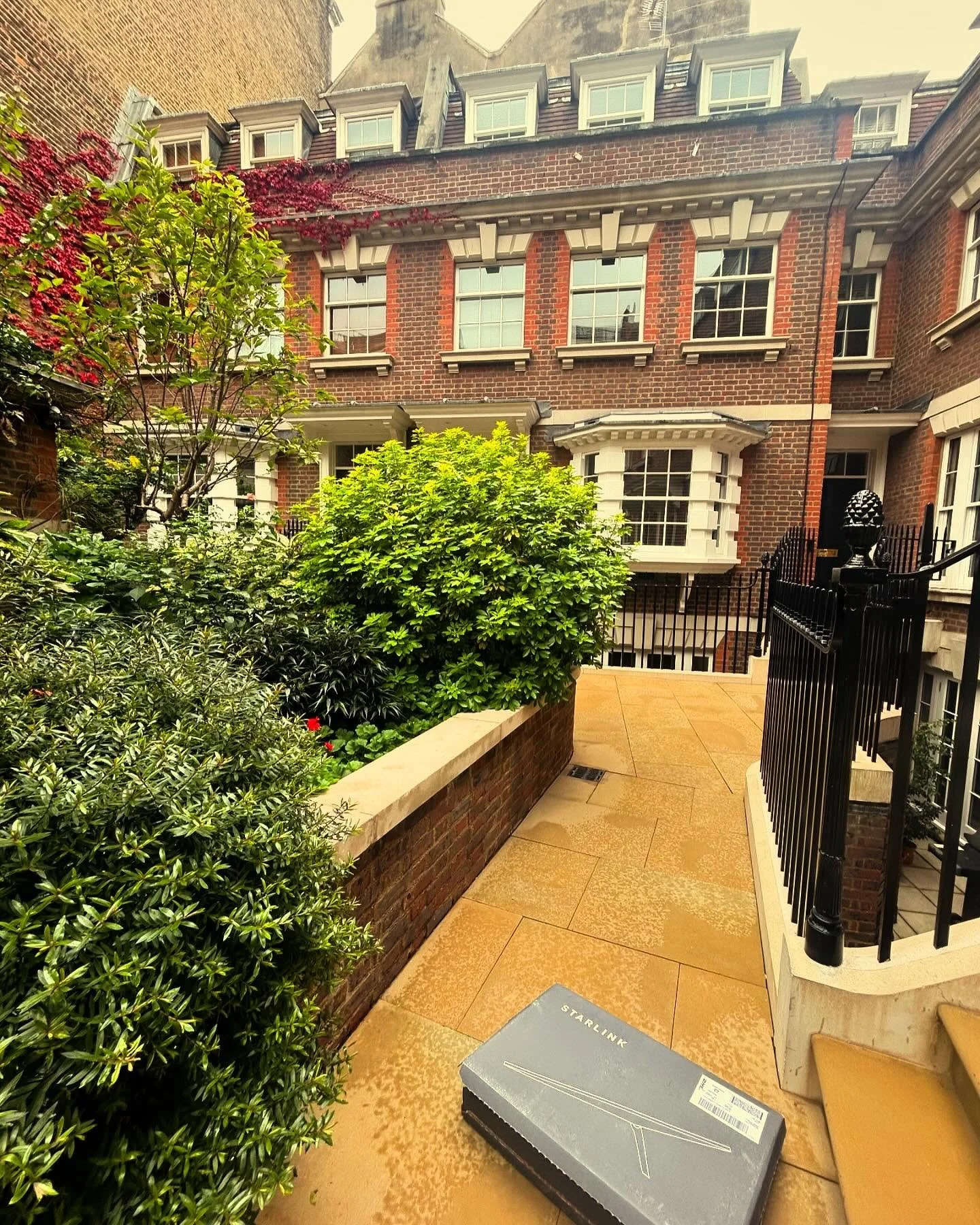 Had the pleasure of keeping London connected today and superseding BT again, sorry not sorry! 

Even #mayfairlondon requires the best connectivity we can offer. Using @starlinksofficial for the incoming broadband (always) and distributed through 5 fl