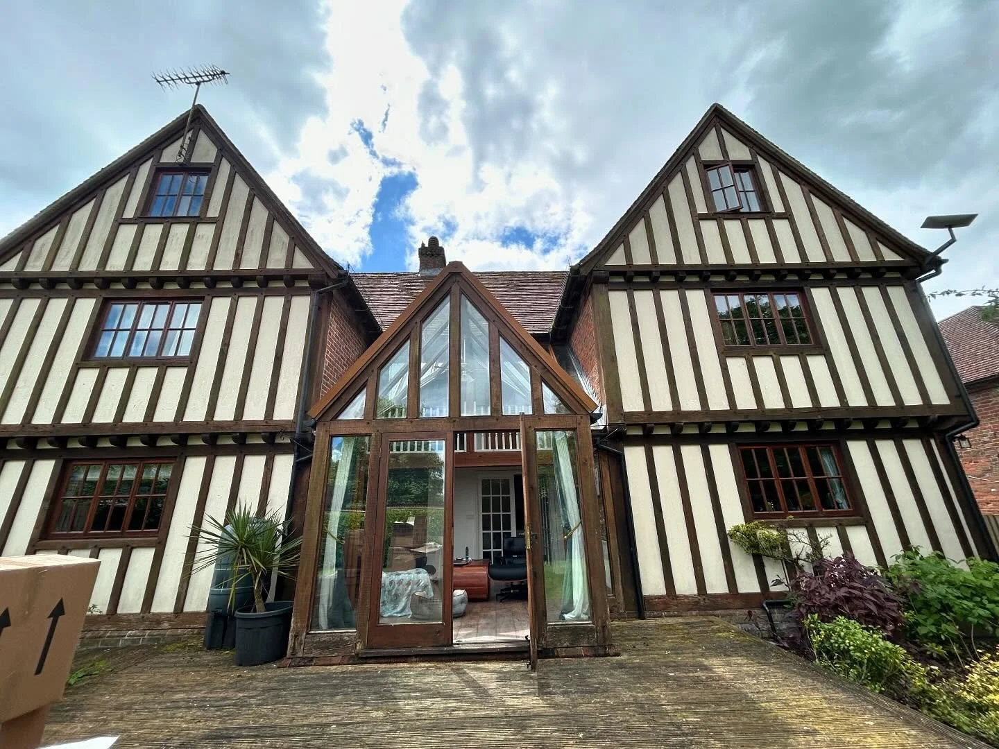 Another recent install completed by us, client was in a long term rental and simply frustrated by BT customers service and lack of support. Hello Starlink, happily taking their broadband connectivity into their own hands and allowing us to make the r