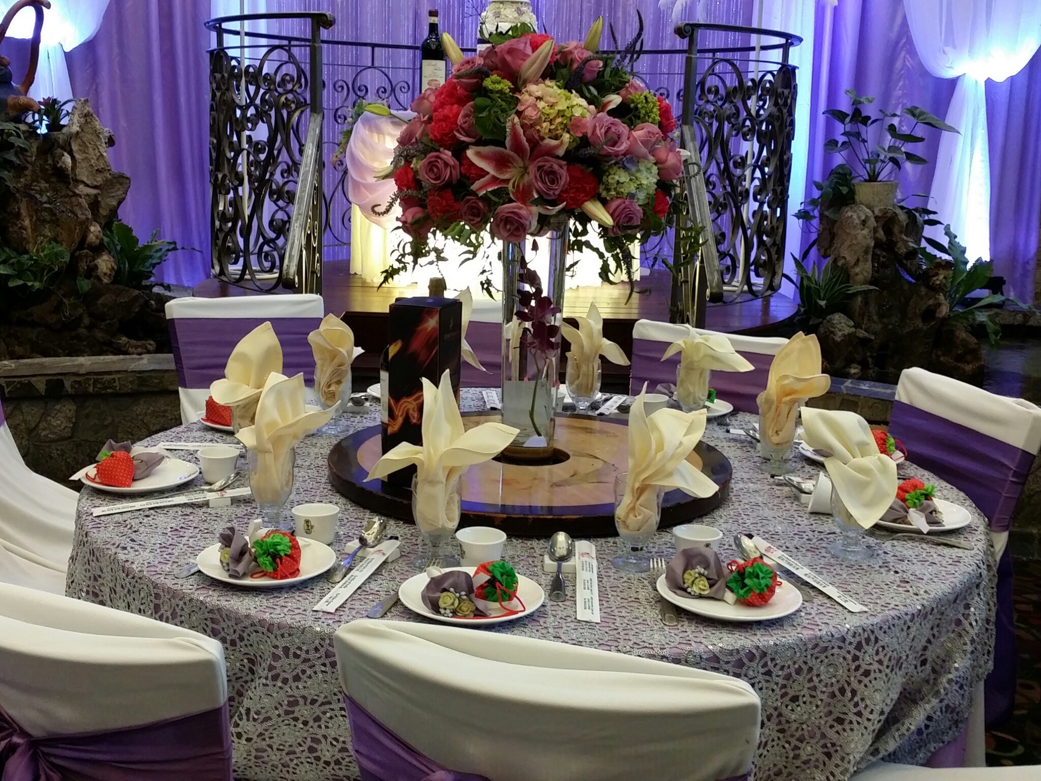Wedding-Floral-Centerpieces-Water.jpg
