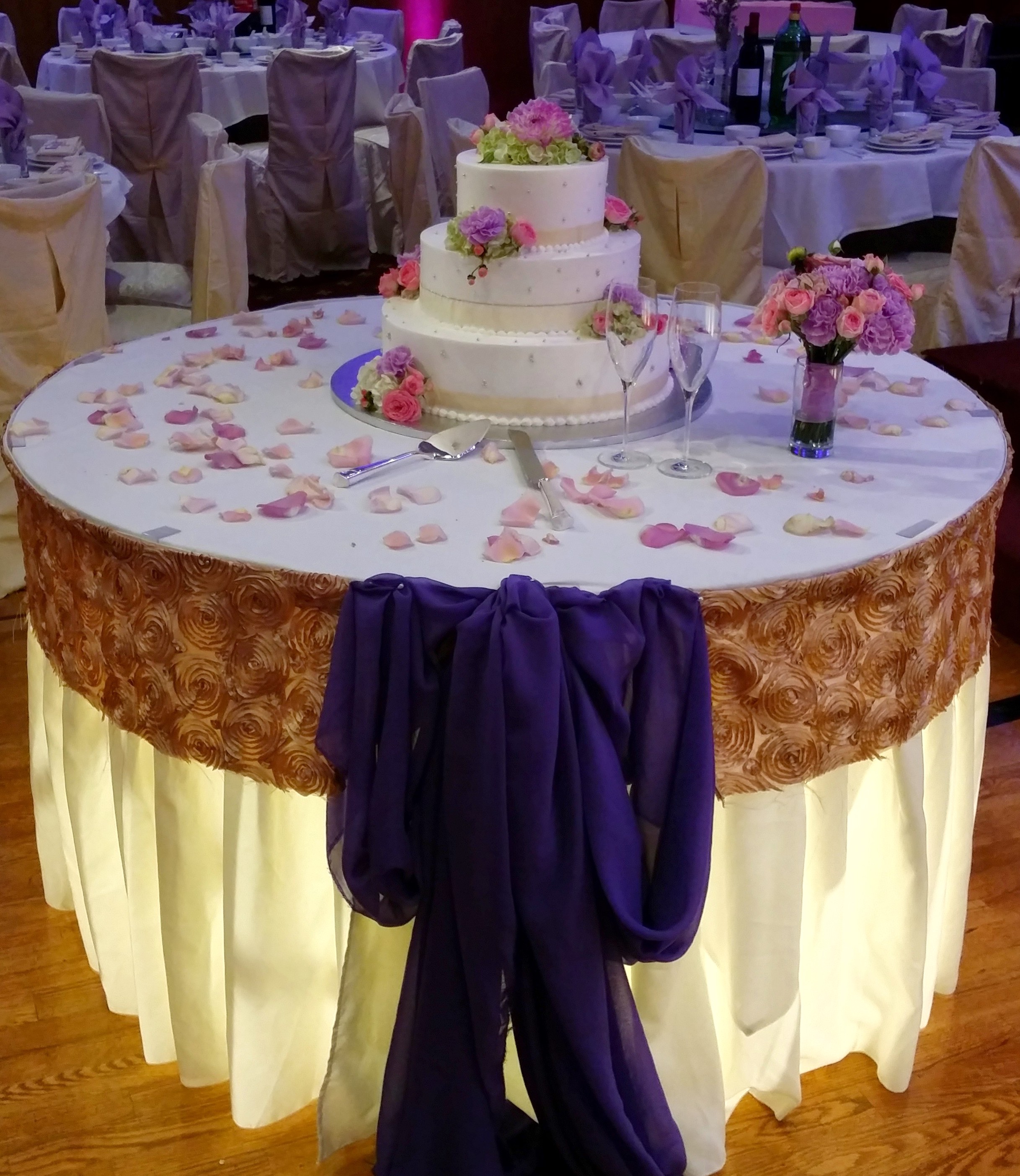 Wedding-Deocration-Cake-Simple-Bunches.jpg
