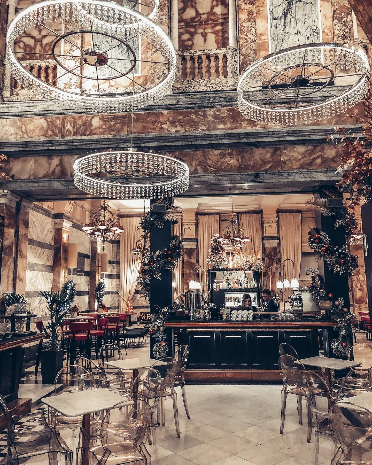 Sometimes you just want to dress up and be fancy. When was the last time you treated yourself? 
.
.
.
.
#London #LondonTraveler #Travelgram #Wanderer #SoloFemaleTraveller #SoloFemaleTravel #TravelGirlsGo #SheIsNotLost #SheWhoWanders #JourneyOfGirls #