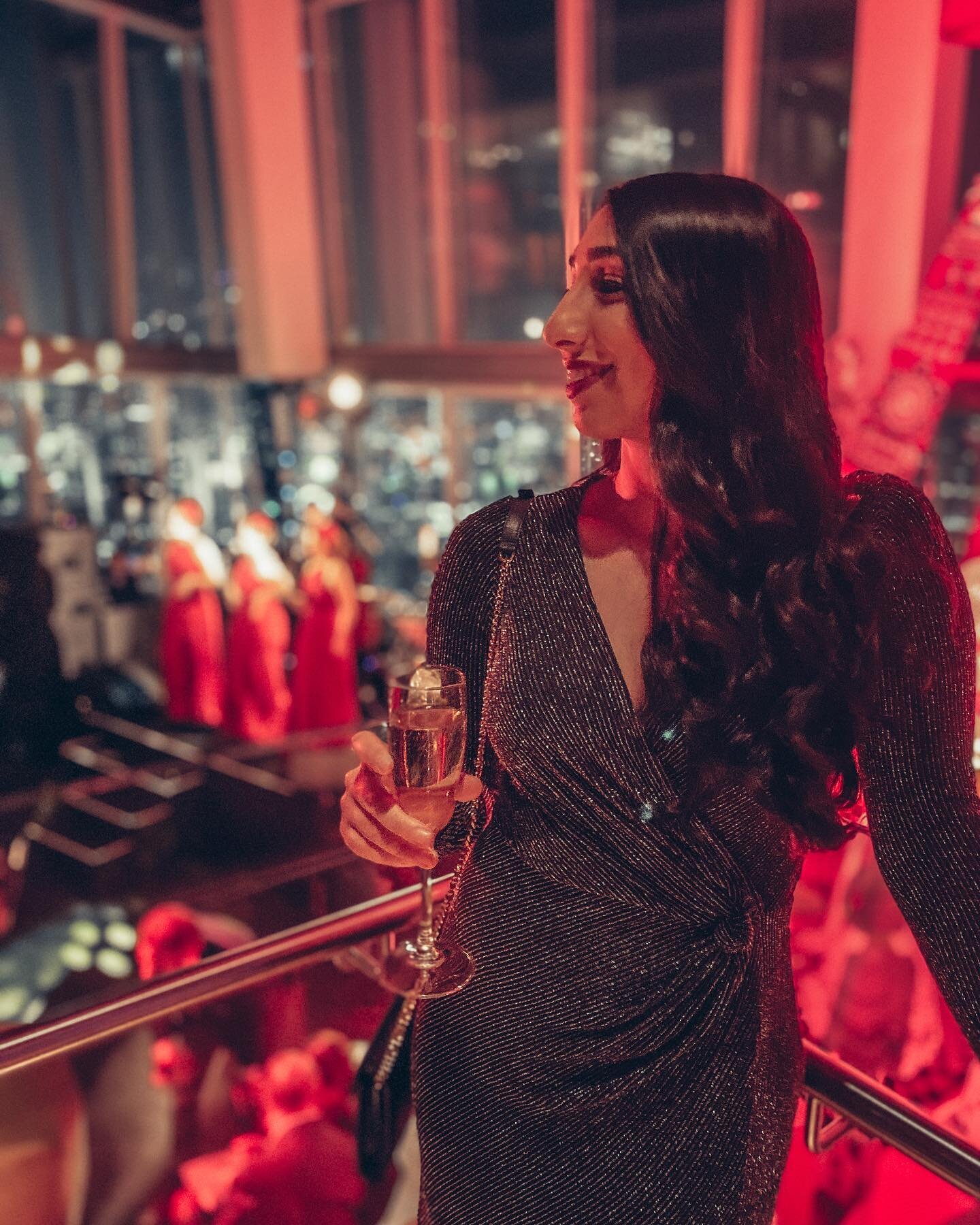 I&rsquo;m just going to repurpose everything from last year&rsquo;s NYE party for this year, even though I&rsquo;ll be in my living room instead of @shardview 🥂 

How are you ringing in 2021?
.
.
.
.
#London #LondonTraveler #Travelgram #Wanderer #So