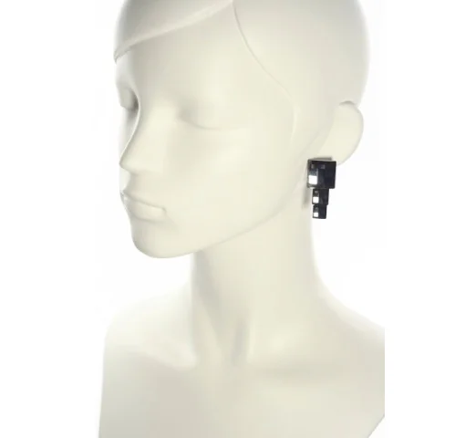 Kusu Earrings-Model.jpg