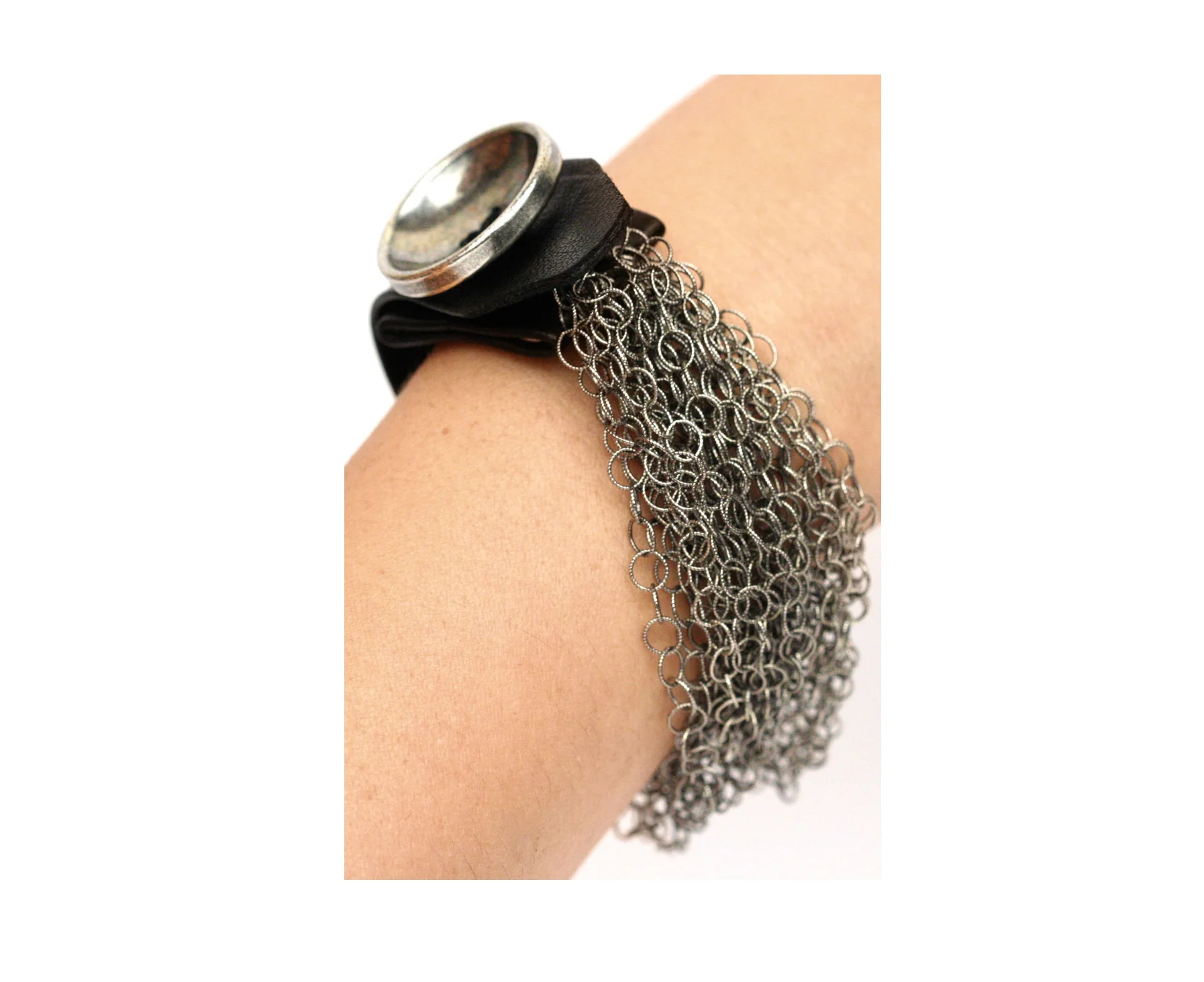 Boton Bracelet-model.jpg