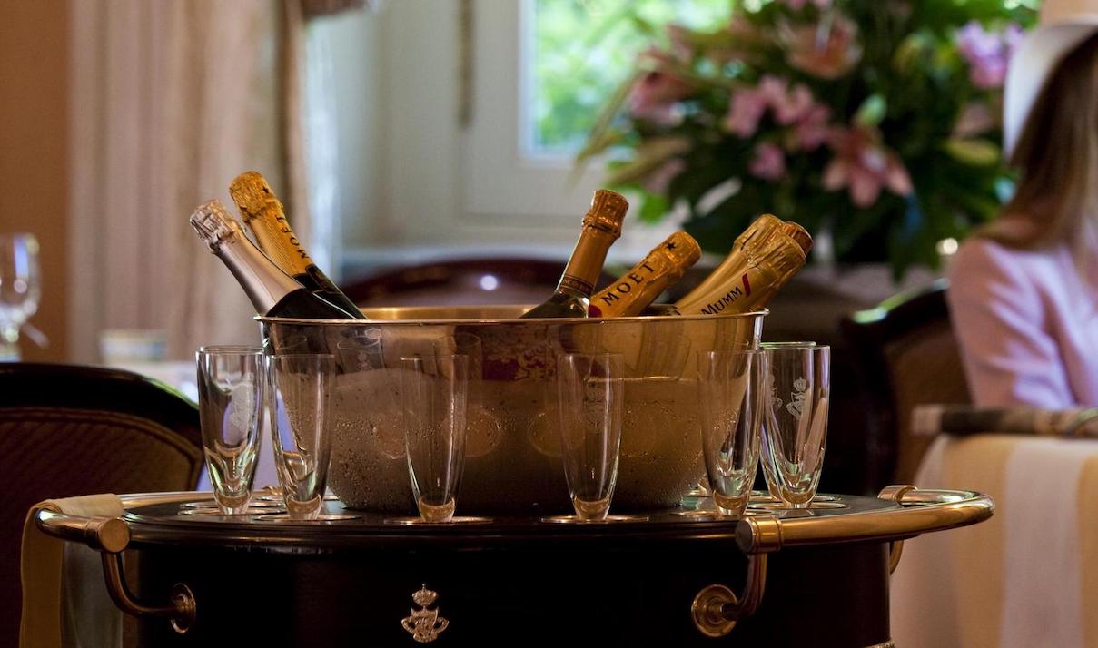 3.hotelritz-breakfast.jpeg