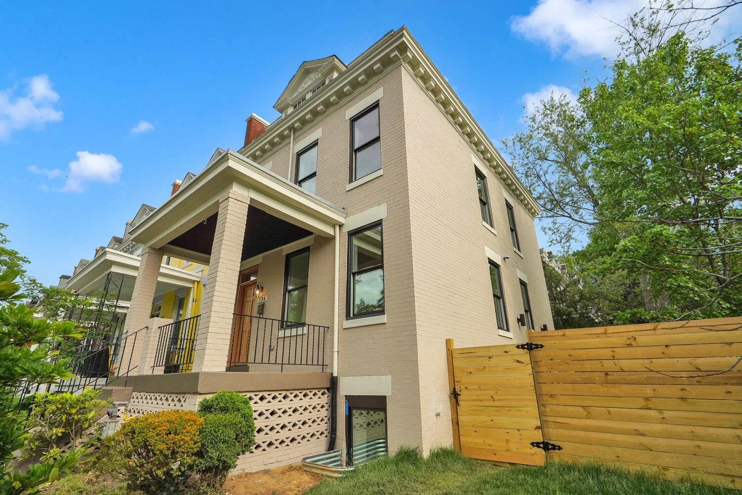 734 Taylor St NW Washington DC-large-003-030-RMN02079-1500x1000-72dpi.jpg