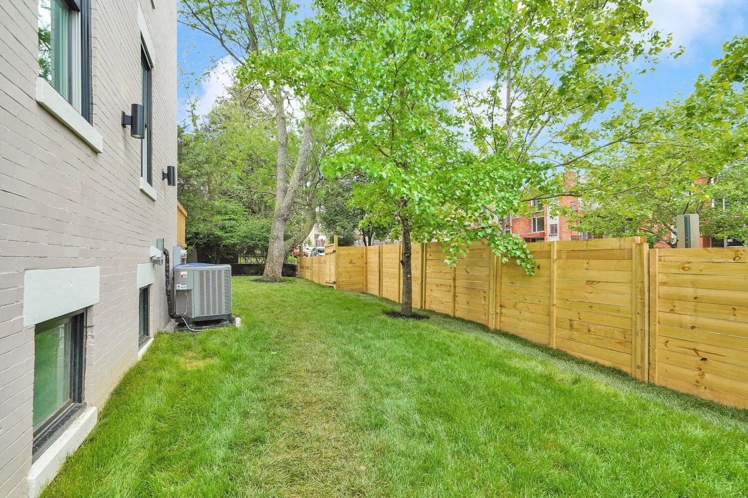 734 Taylor St NW Washington DC-large-036-034-RMN03561-1500x1000-72dpi.jpg