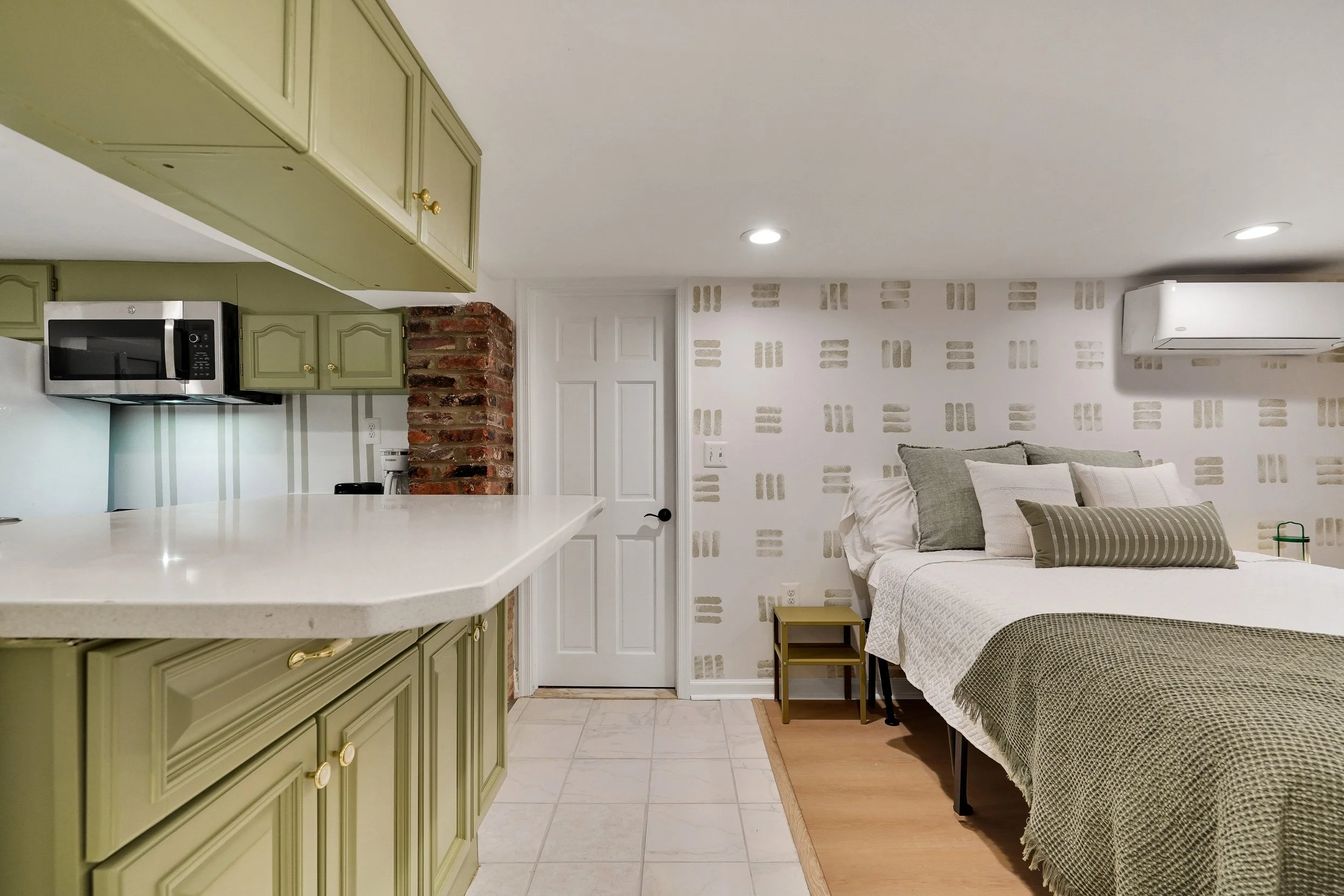 1352 Newton St NE Washington-print-004-007-RMN03645-4200x2800-300dpi.jpg