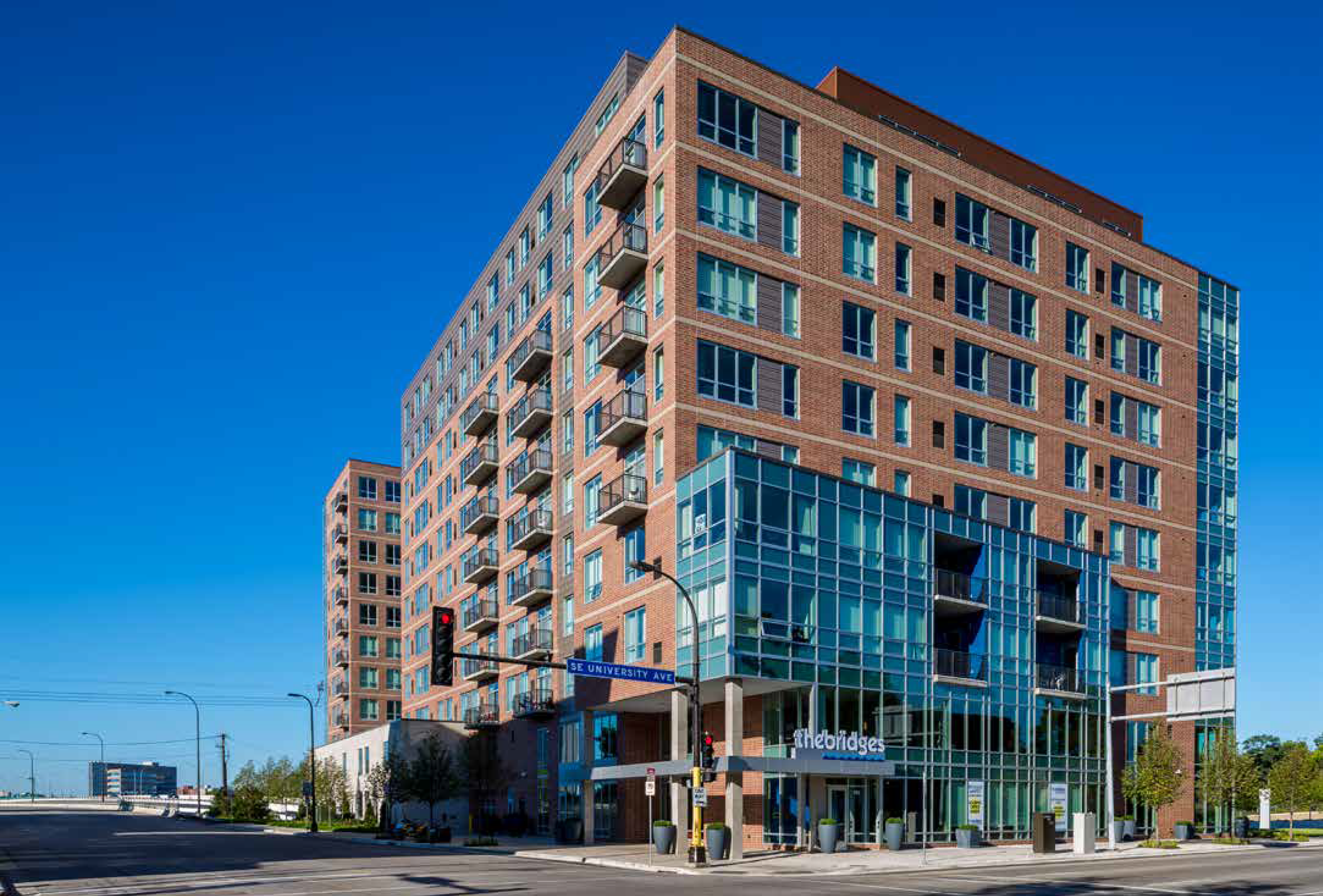 Exterior-Building-10-Bridges-Dinkytown-Apartments-Minneapolis.png