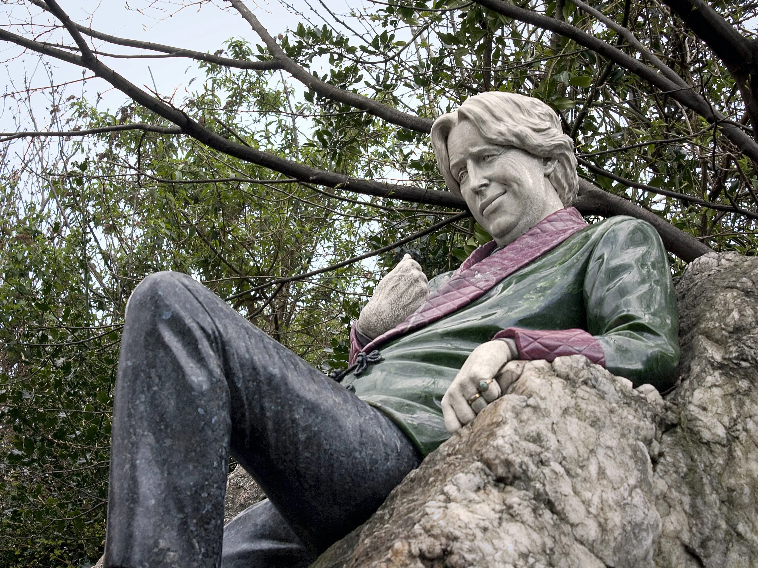 Oscar_Wilde_Statue_(4503030408).jpeg