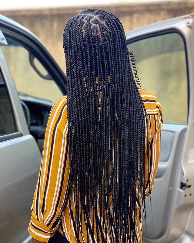 I miss doing #KnotlessBraids on super thick and healthy hair like @madonna___b 🥺😍. Look how beautiful they turn out. Super light, easy to manage and super quick 😍