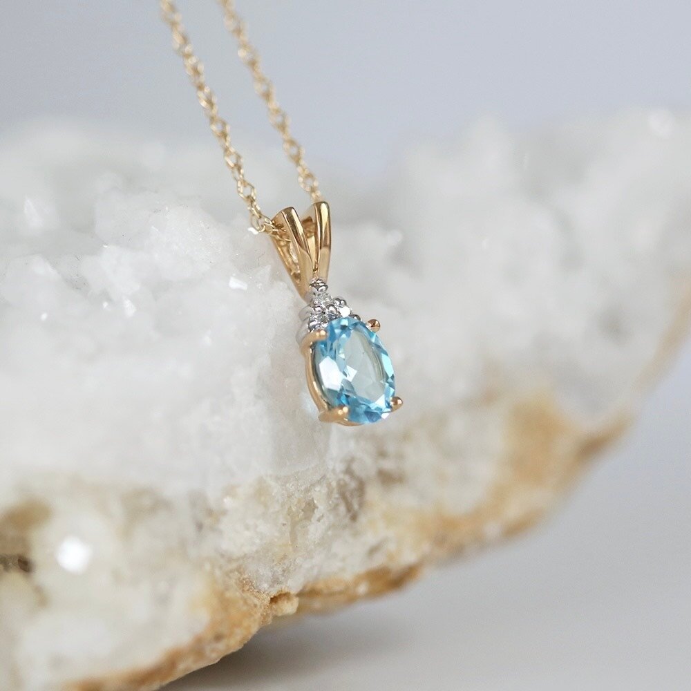 December birthstone is blue topaz! The most popular of the topaz family. It symbolizes honesty, deep emotional attachment, and clarity of feelings. ⁠
⁠
Blue topaz is also the 4th anniversary gift.