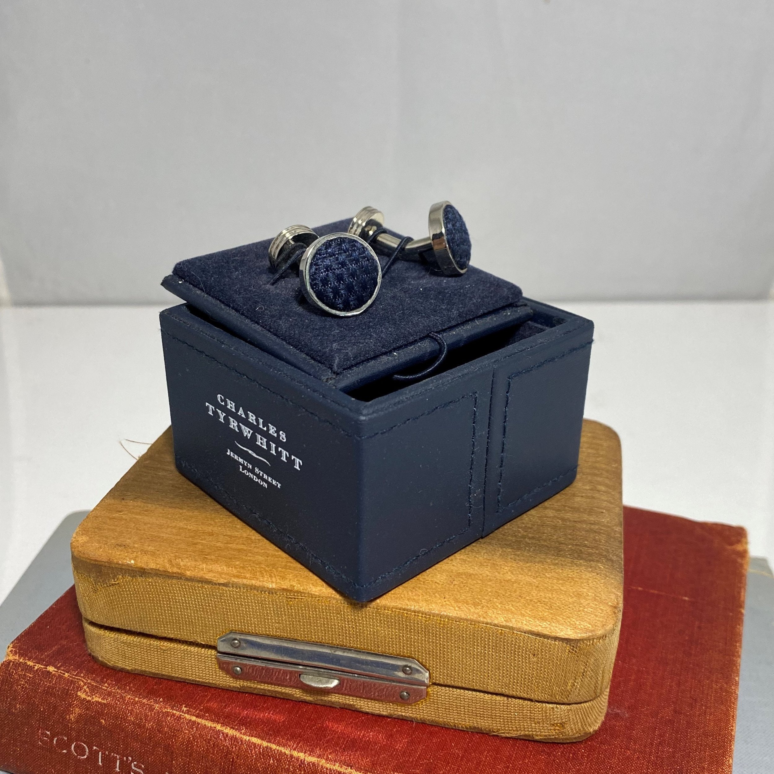 https://i.etsystatic.com/5889853/r/il/f36722/3940558714/il_fullxfull.3940558714_65we.jpg