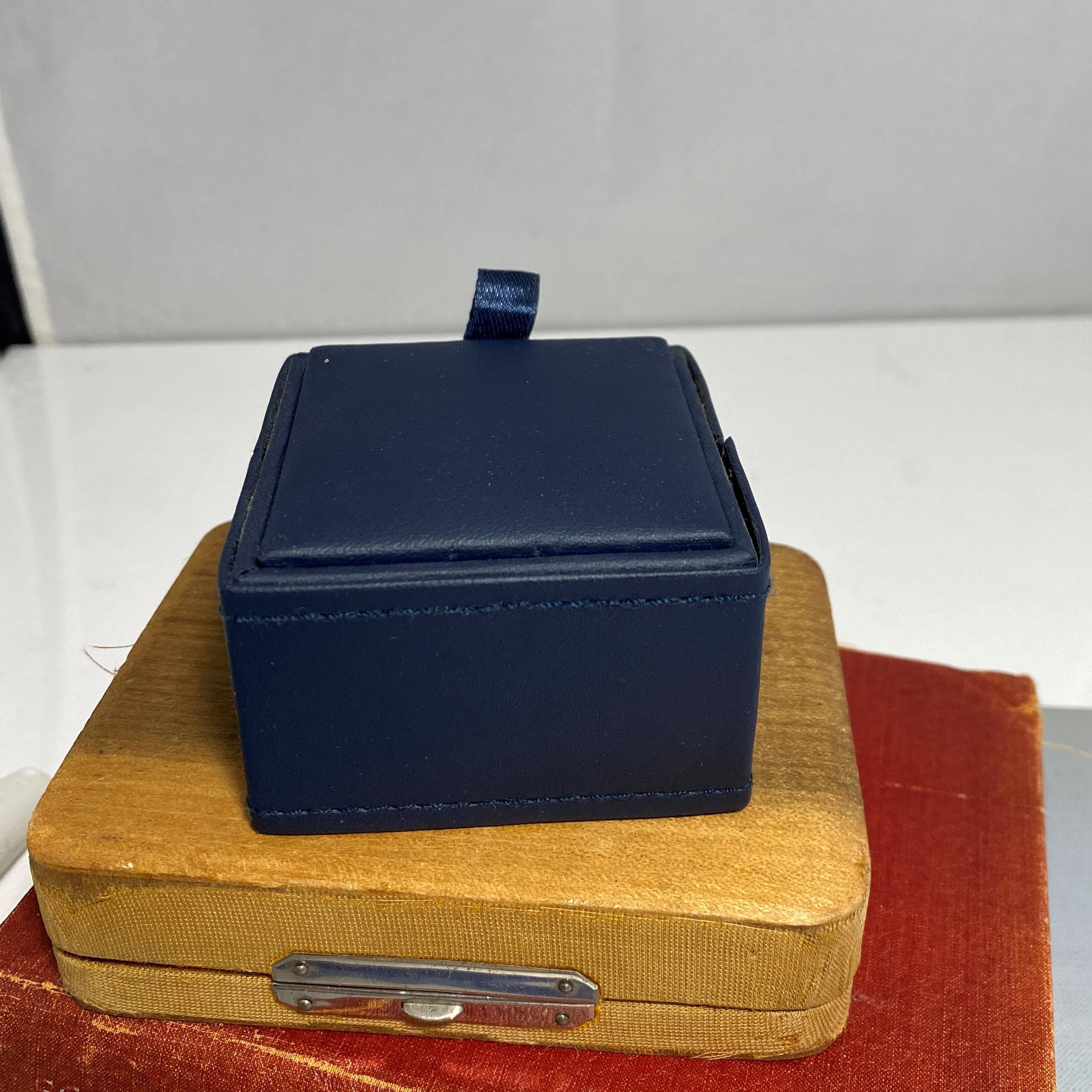 https://i.etsystatic.com/5889853/r/il/50e761/3940559770/il_fullxfull.3940559770_r2kz.jpg