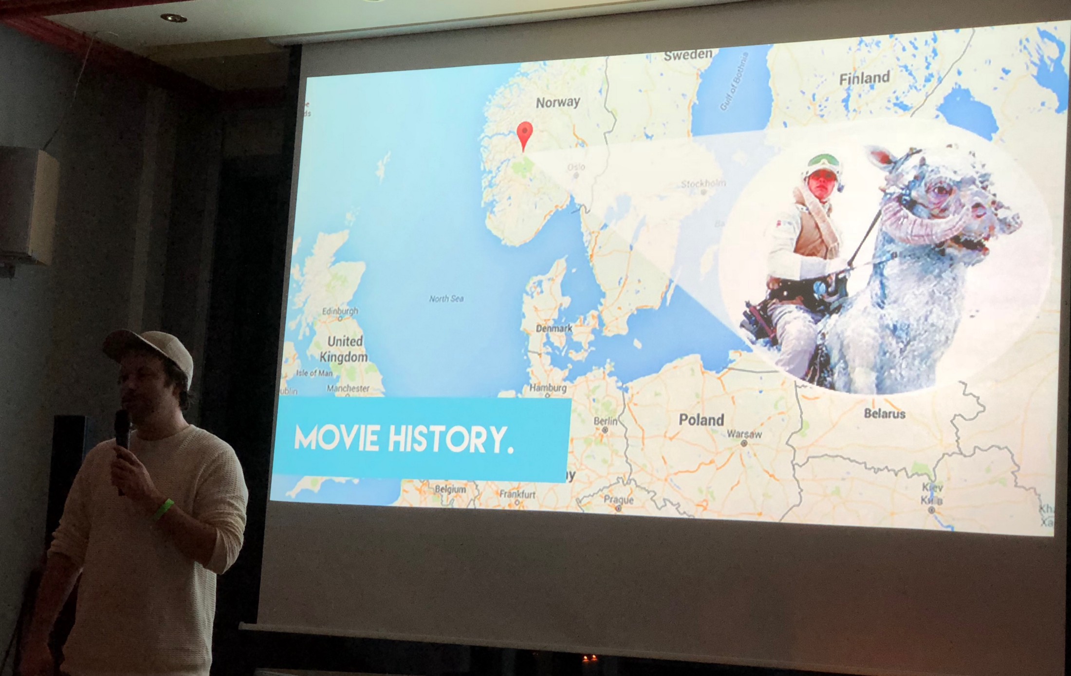 Andreas Frølich opens the event with some movie history.