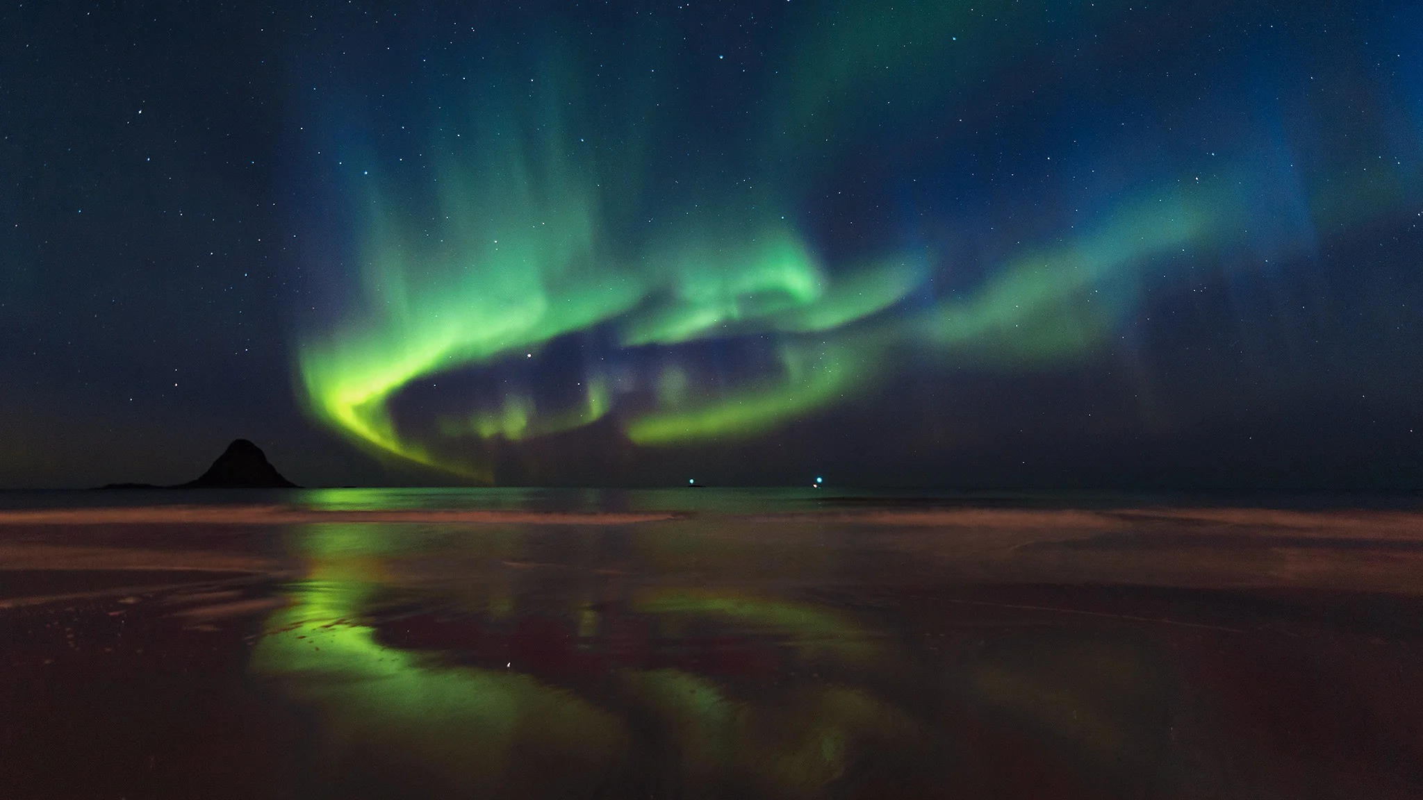 Reflections on the Bleik beach with Bleiksøya in the background.