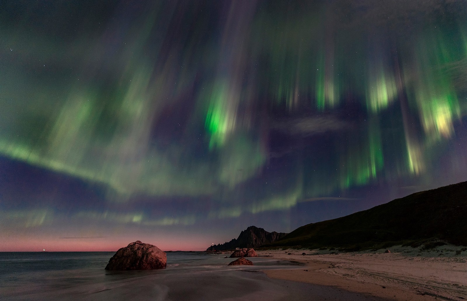 nordlys bleik.jpeg