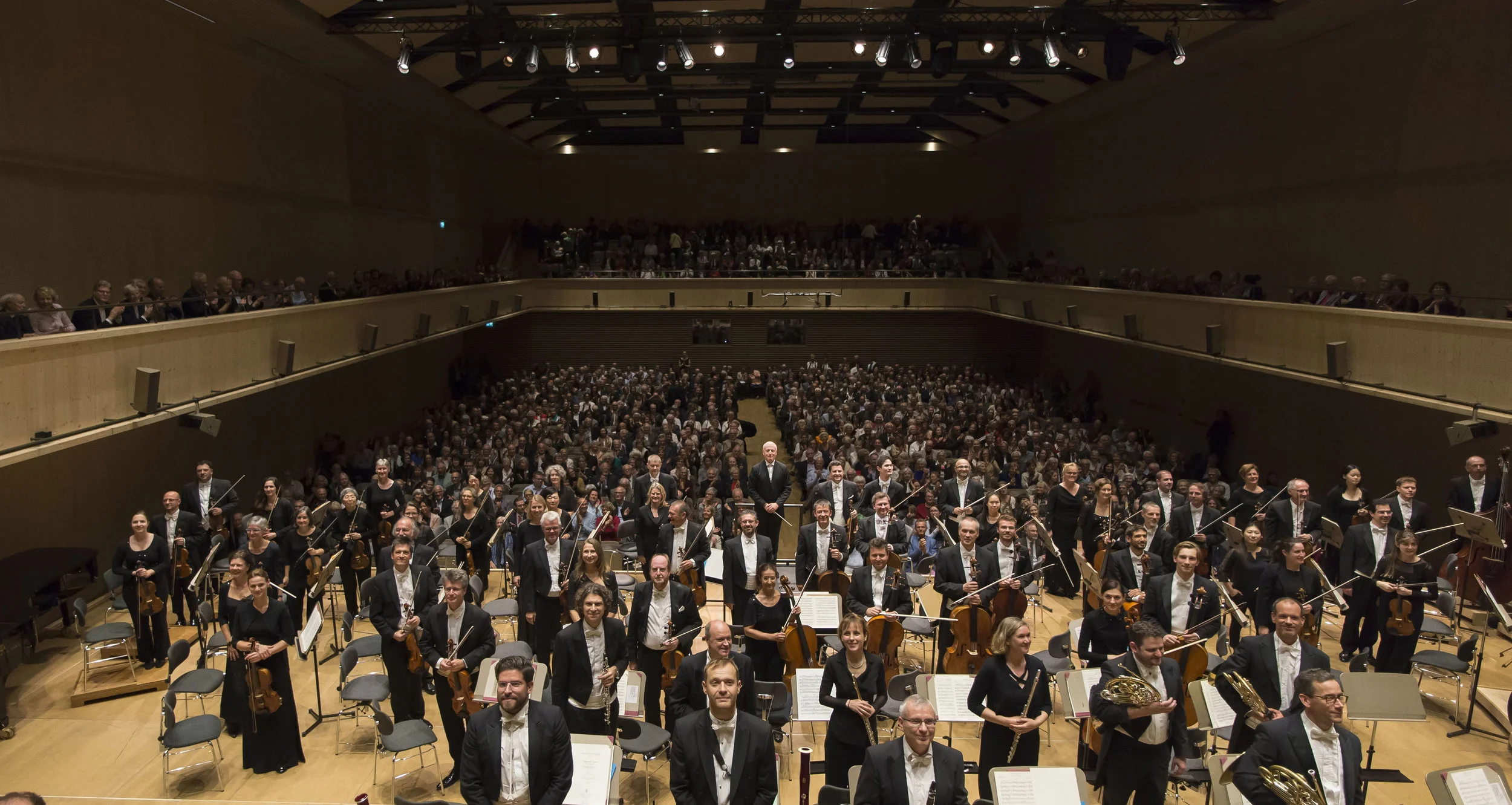 TONHALLE-ORCHESTER_PAAVO_JAERVI_neu.jpg