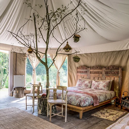 GlampingBed2_SquareImage.jpg