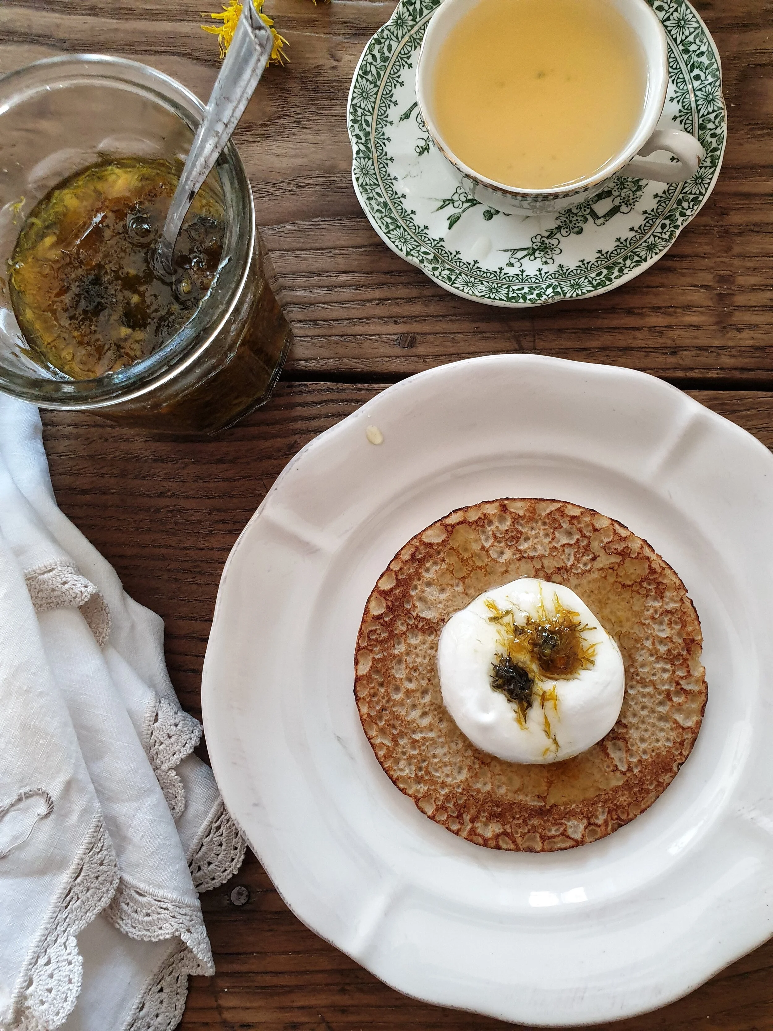 How to make the best crêpes with Dandelion flowers jam