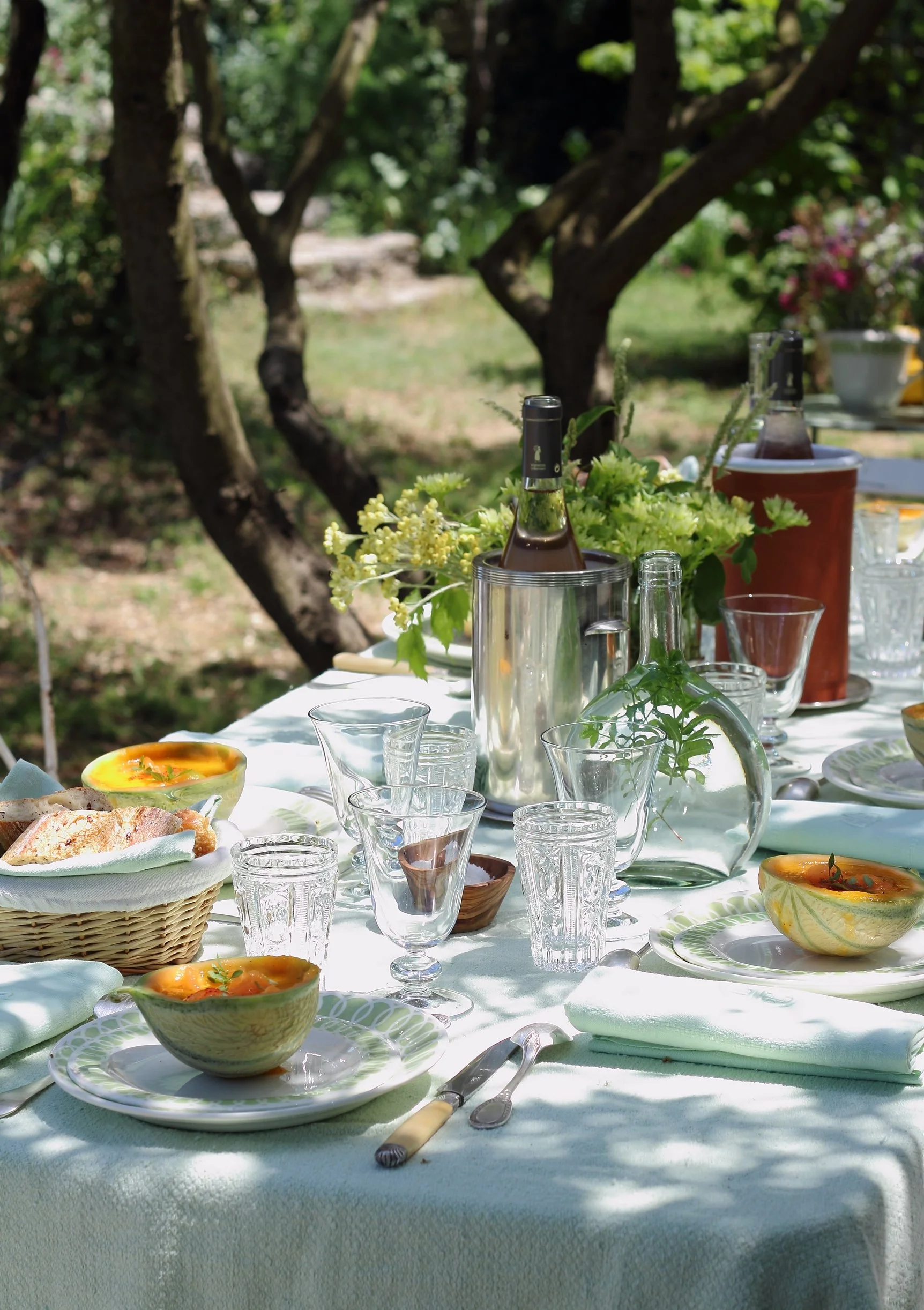 summer tablescape in Provence