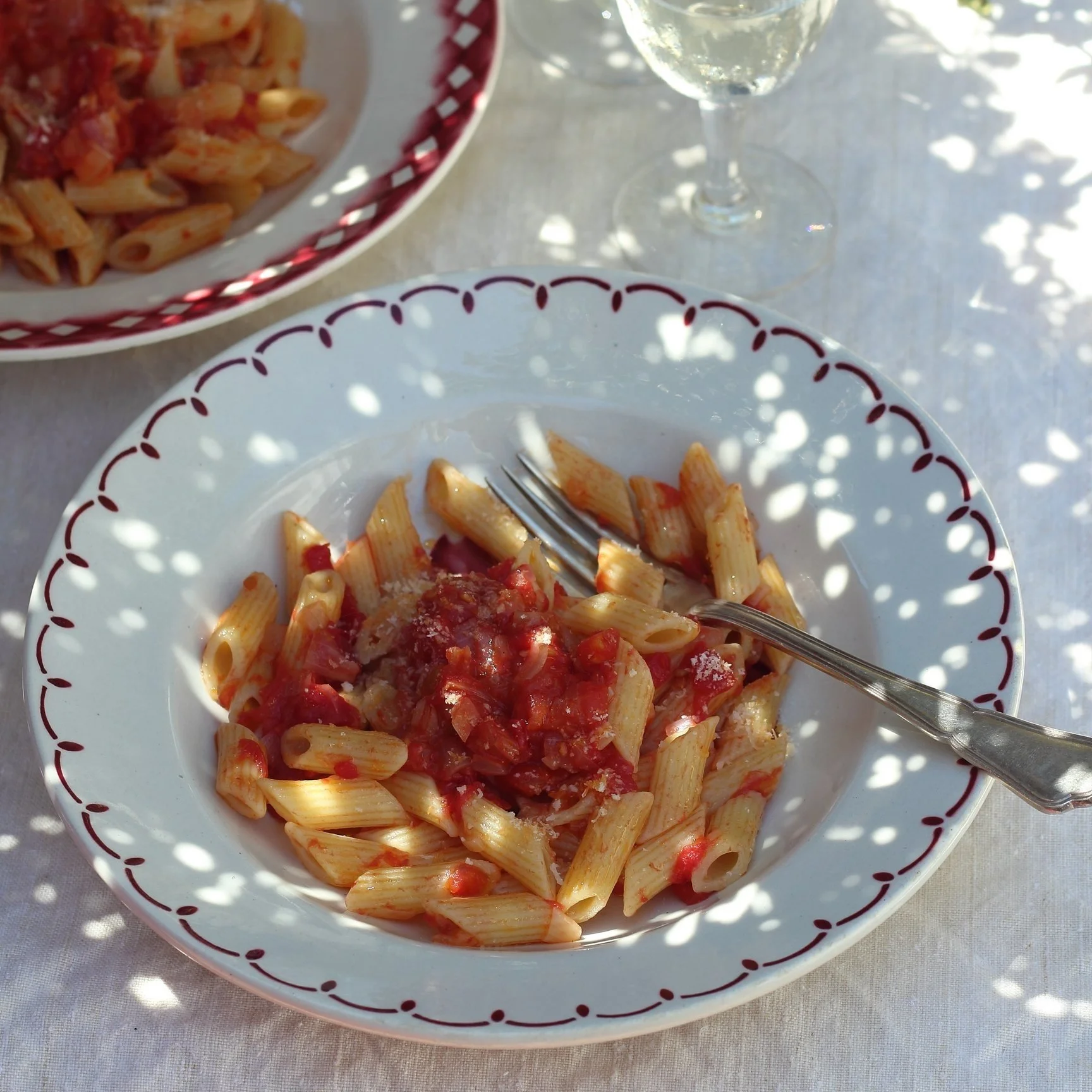 pasta recipe with tomatoes, garlic and onions sauce