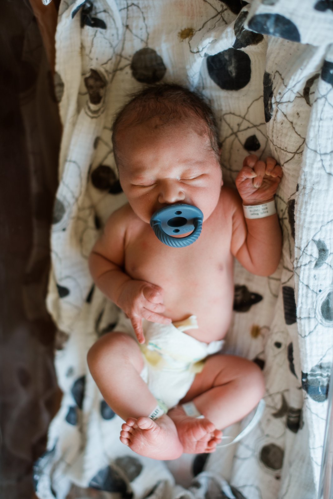 college station hospitals newborn photographer