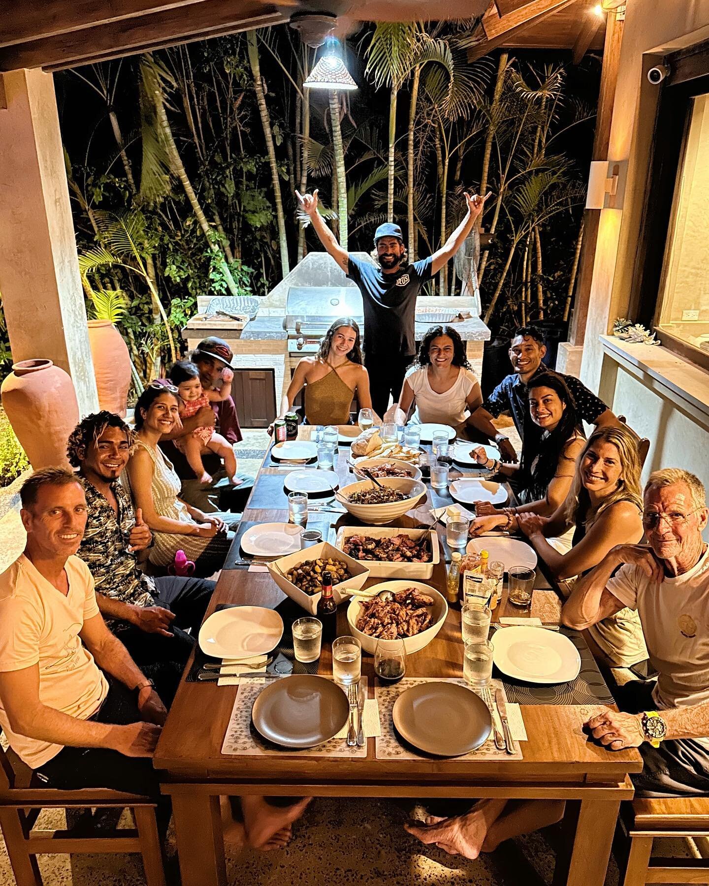 Cheers to another amazing week 🧡 @ridethewavesurf would be nothing without you all! ✨
- 
Thanks to our awesome surf team @b_rent1 @punkysurfskate &amp; @alexisjimenez494 🏄🏻&zwj;♂️ #surfretreat #playavenao #surftrip #ridethewave #learntosurf #beach